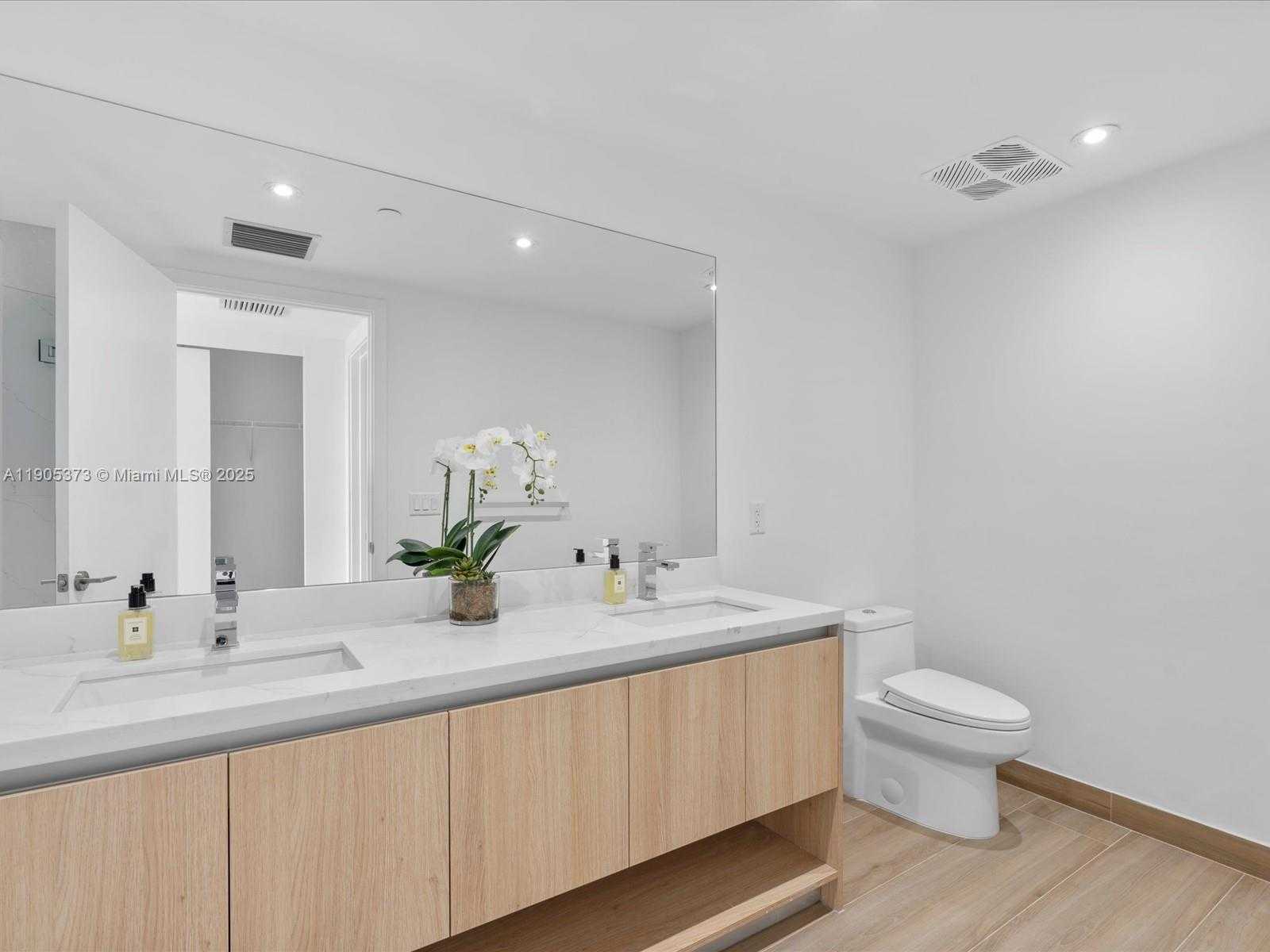 Small Image of 9901 WEST BAY HARBOR DR #605, Bay Harbor Islands Number 19