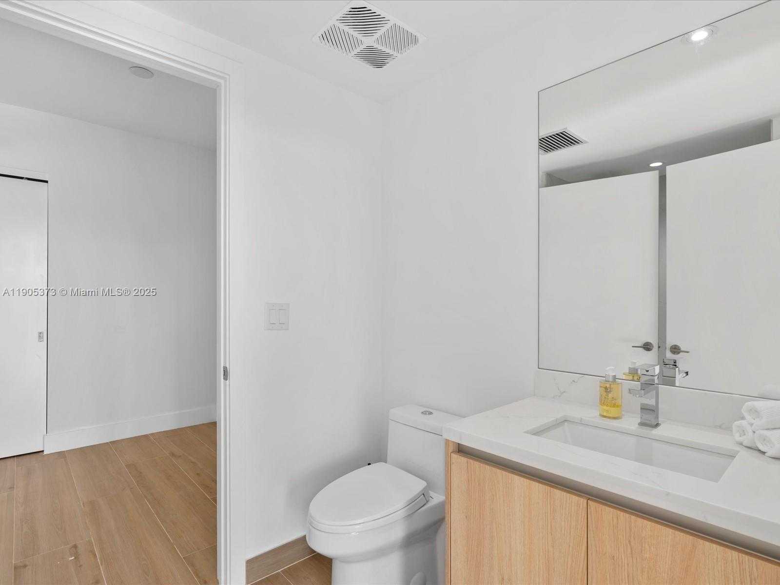 Small Image of 9901 WEST BAY HARBOR DR #605, Bay Harbor Islands Number 23