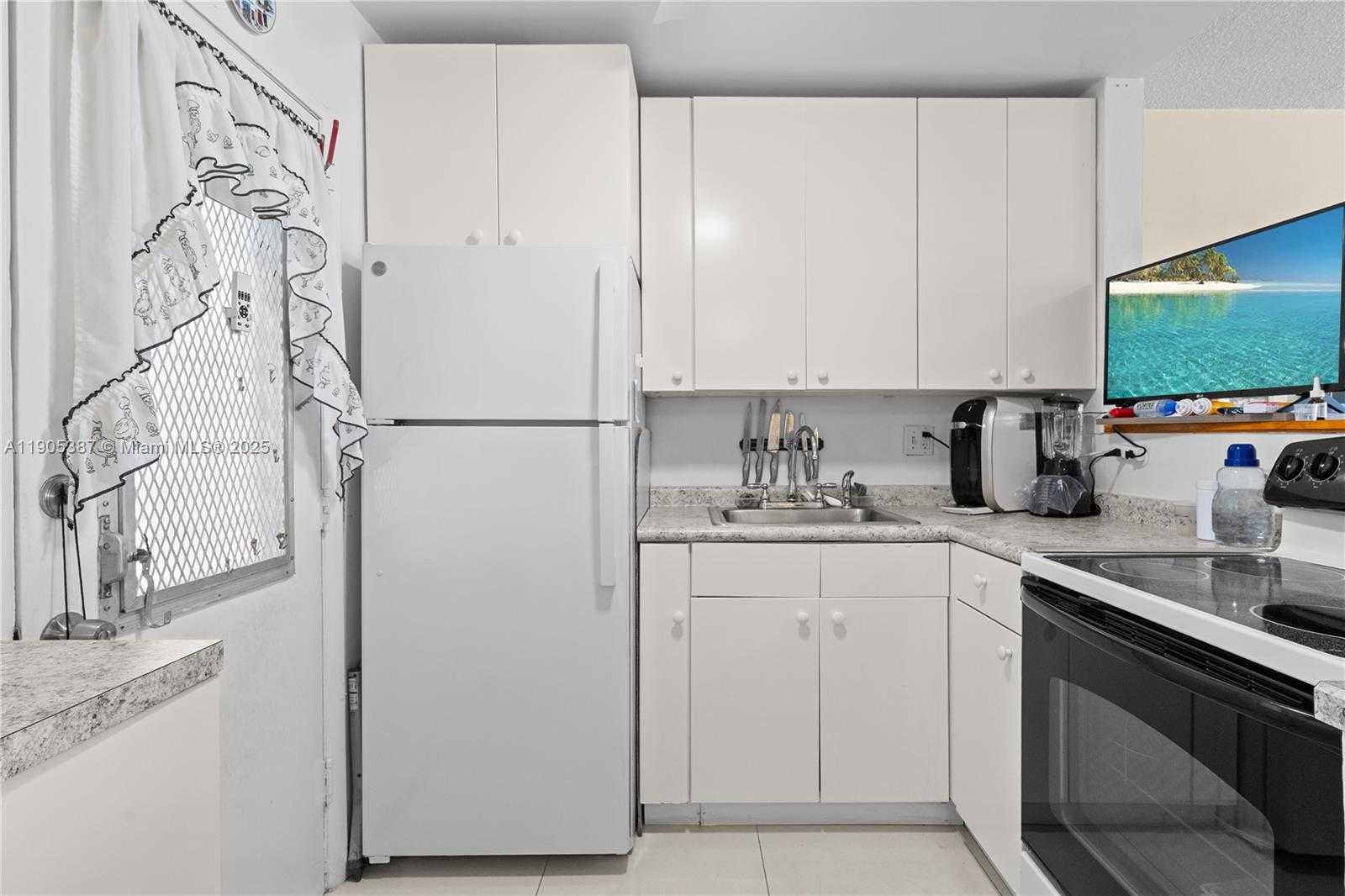 Small Image of 2980 POINT EAST DR #E-407, Aventura Number 4