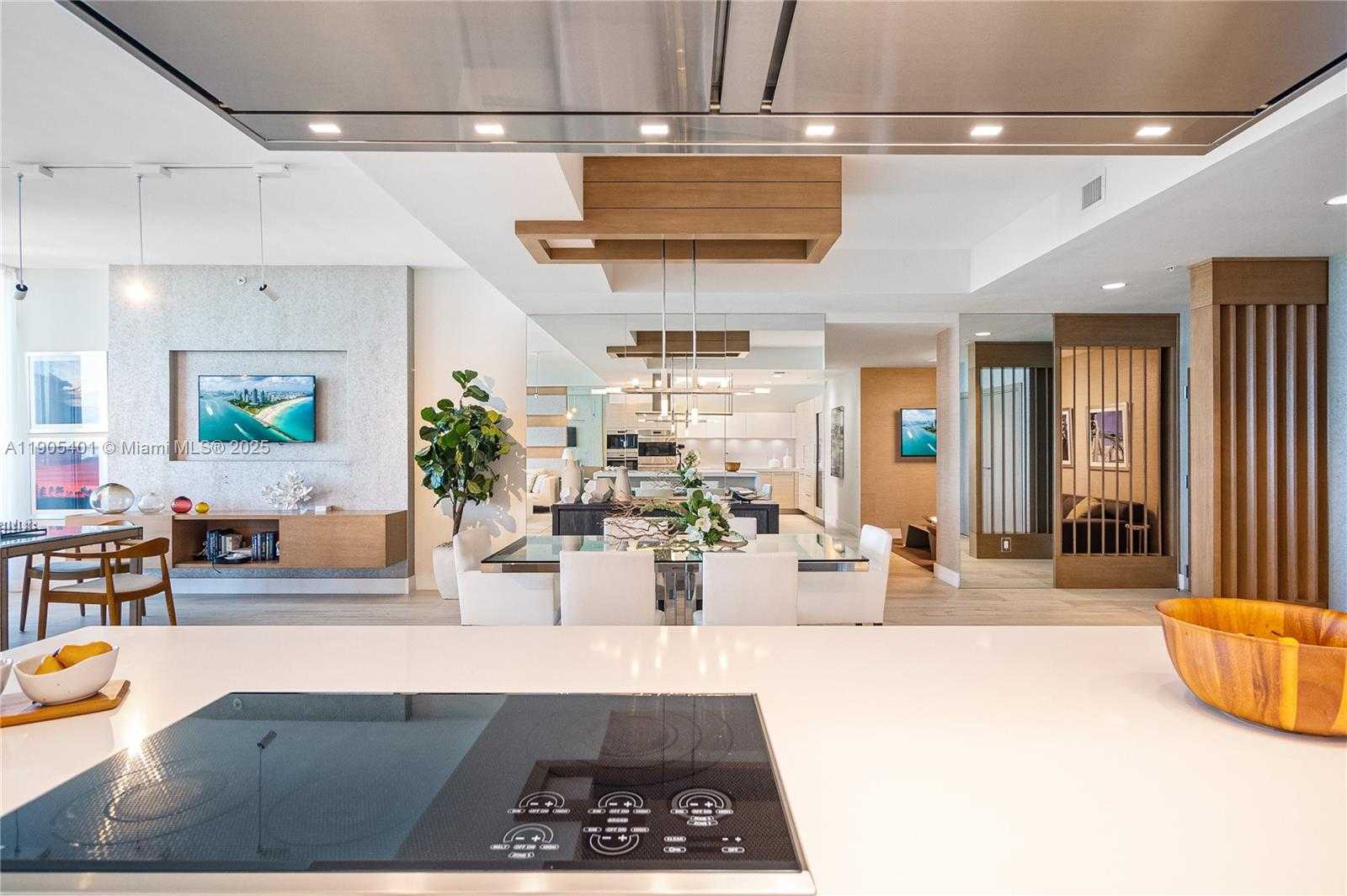 Small Image of 17301 BISCAYNE BLVD #PH6, North Miami Beach Number 14