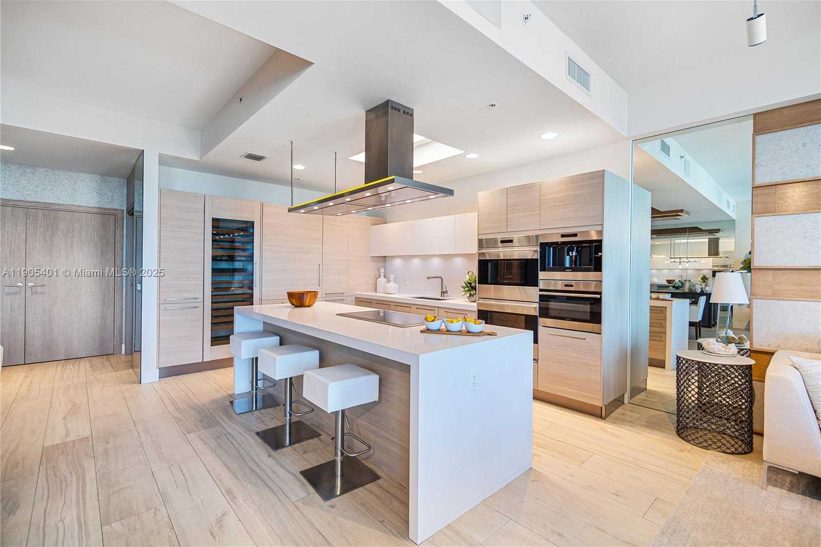 Small Image of 17301 BISCAYNE BLVD #PH6, North Miami Beach Number 19