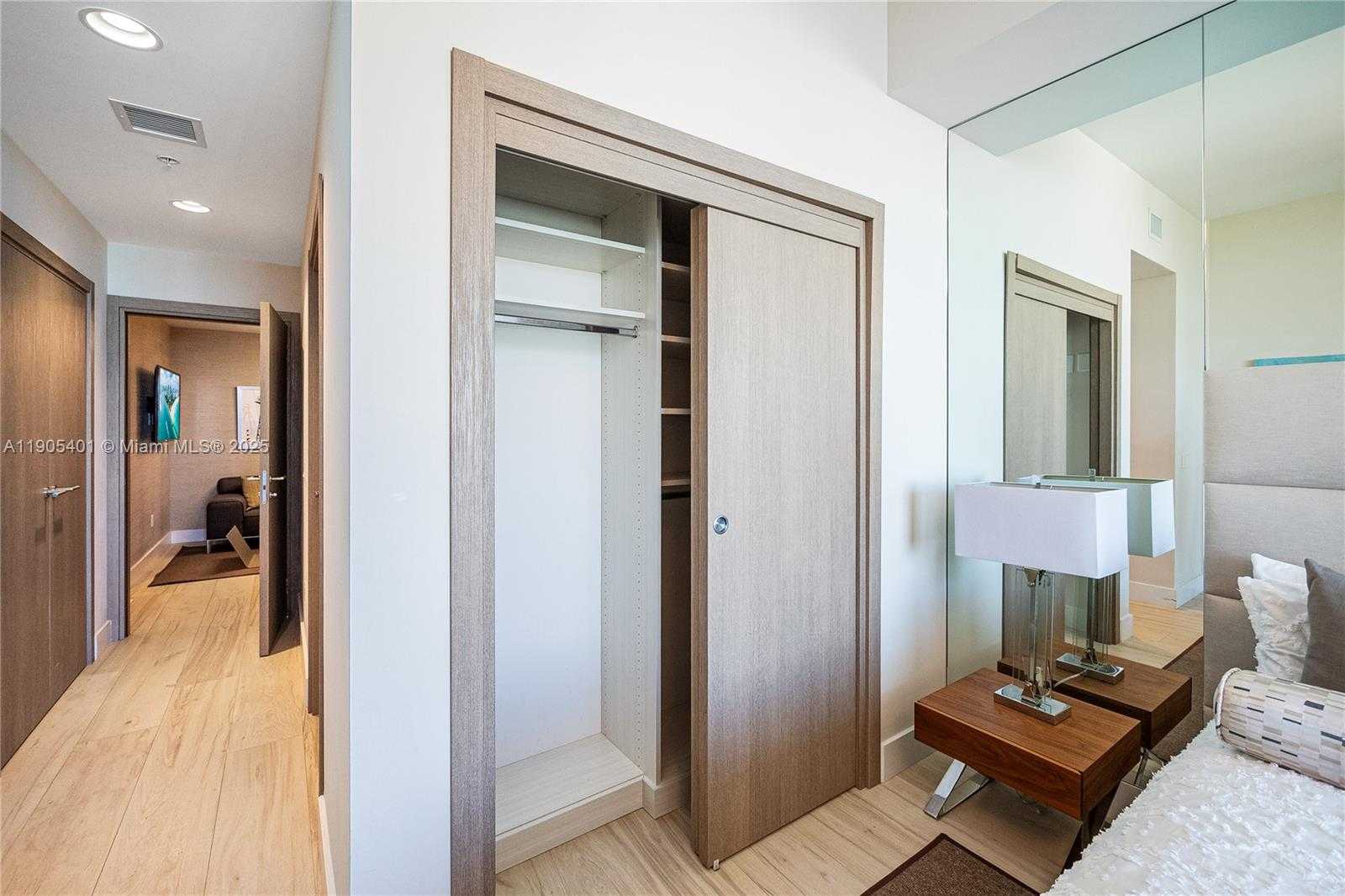 Small Image of 17301 BISCAYNE BLVD #PH6, North Miami Beach Number 21