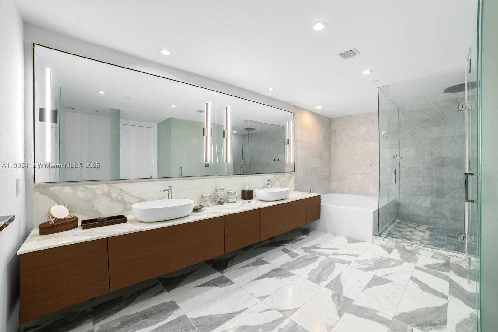 Small Image of 10201 COLLINS AVE #801, Bal Harbour Number 16