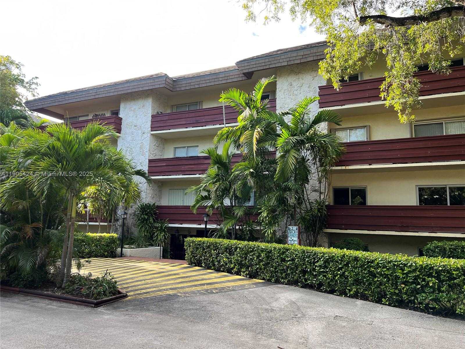 Small Image of 1205 MARIPOSA AVE #402, Coral Gables Number 2