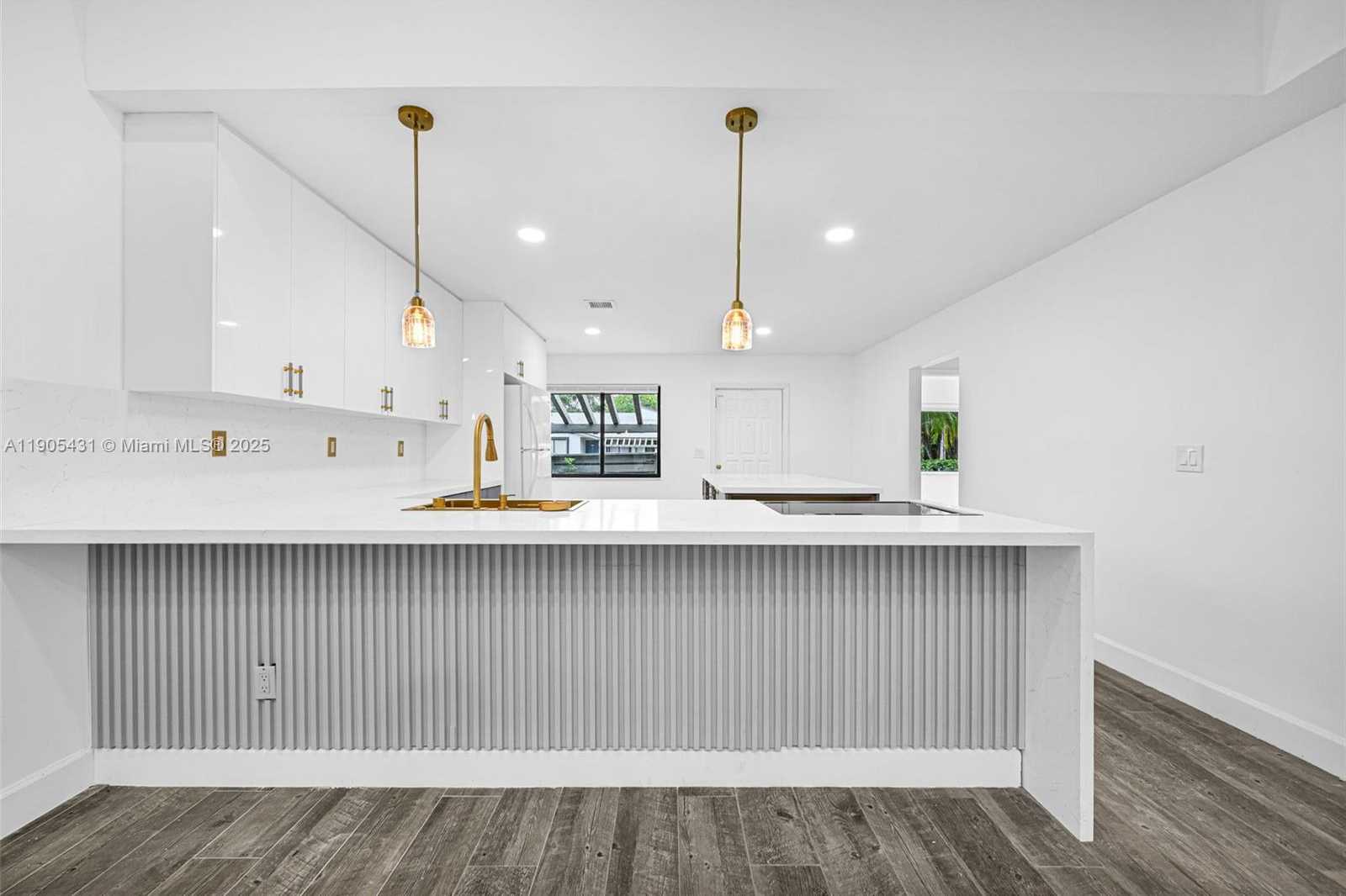 Small Image of 453 LAKEVIEW DR #1, Weston Number 12