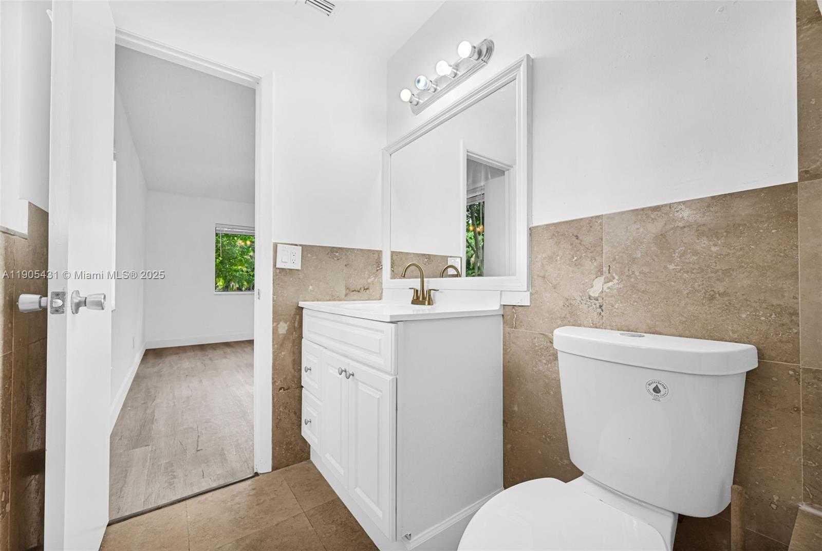 Small Image of 453 LAKEVIEW DR #1, Weston Number 15