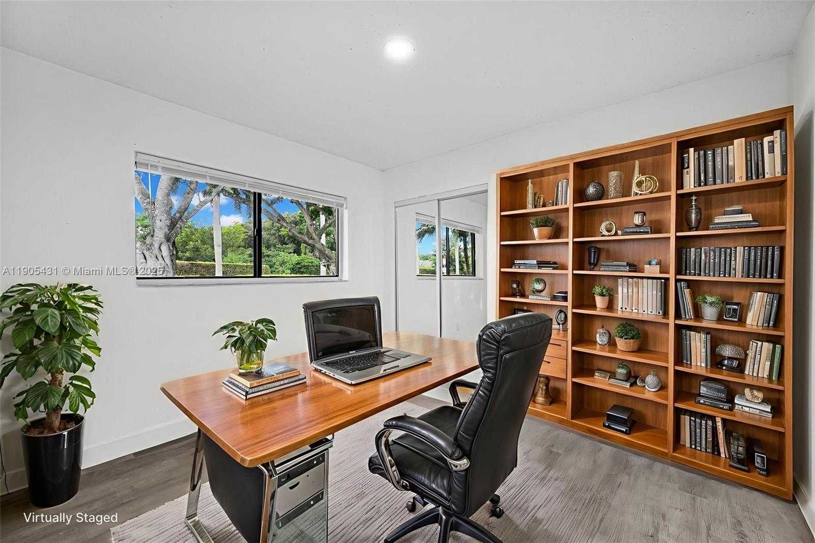 Small Image of 453 LAKEVIEW DR #1, Weston Number 16