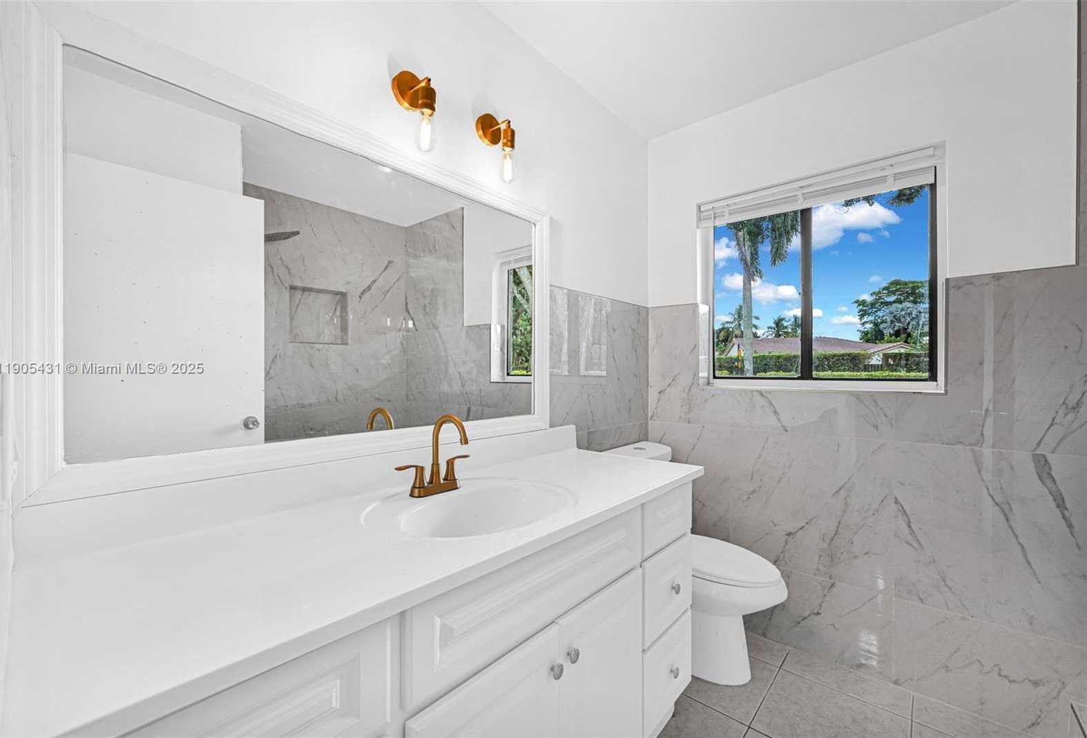 Small Image of 453 LAKEVIEW DR #1, Weston Number 17