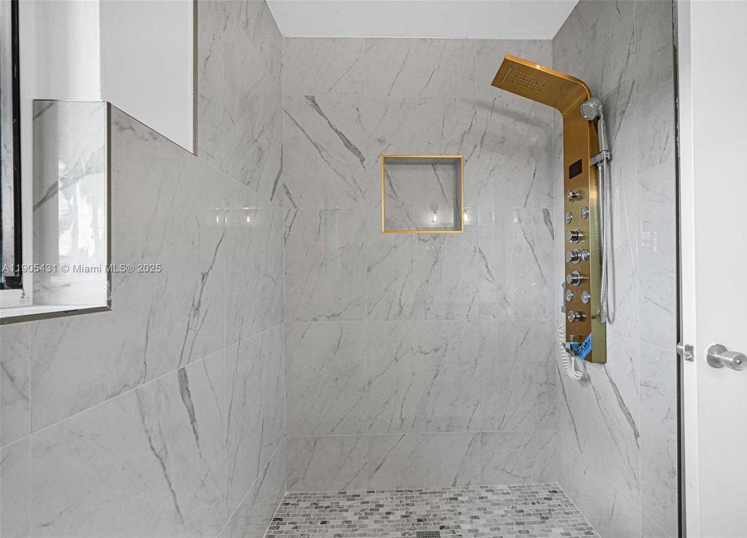 Small Image of 453 LAKEVIEW DR #1, Weston Number 18