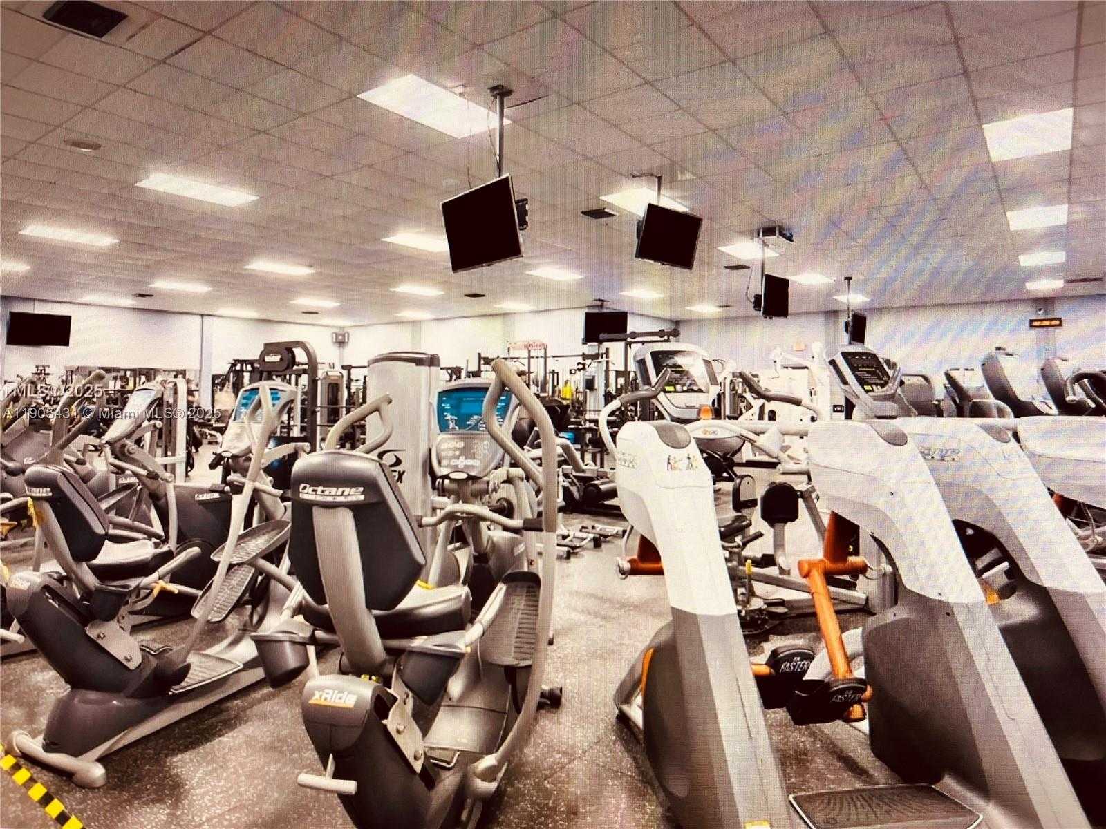 Small Image of 453 LAKEVIEW DR #1, Weston Number 23