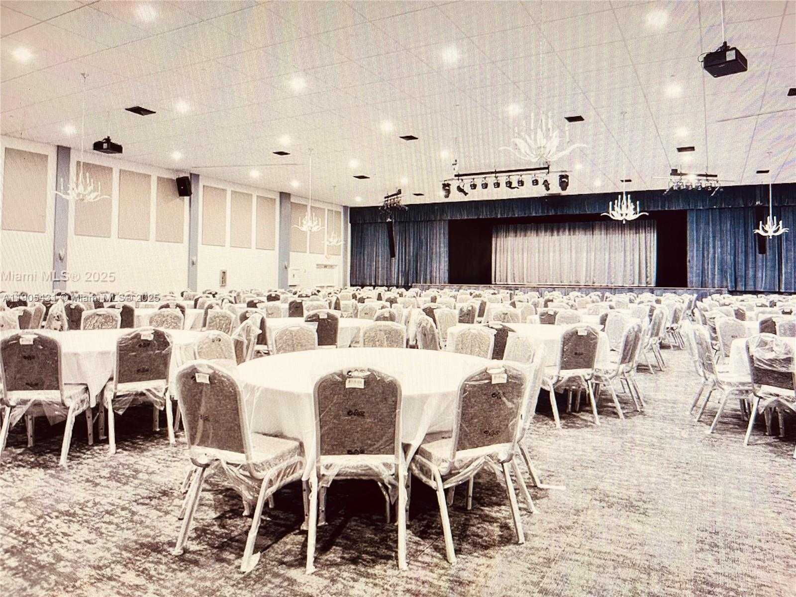 Small Image of 453 LAKEVIEW DR #1, Weston Number 25