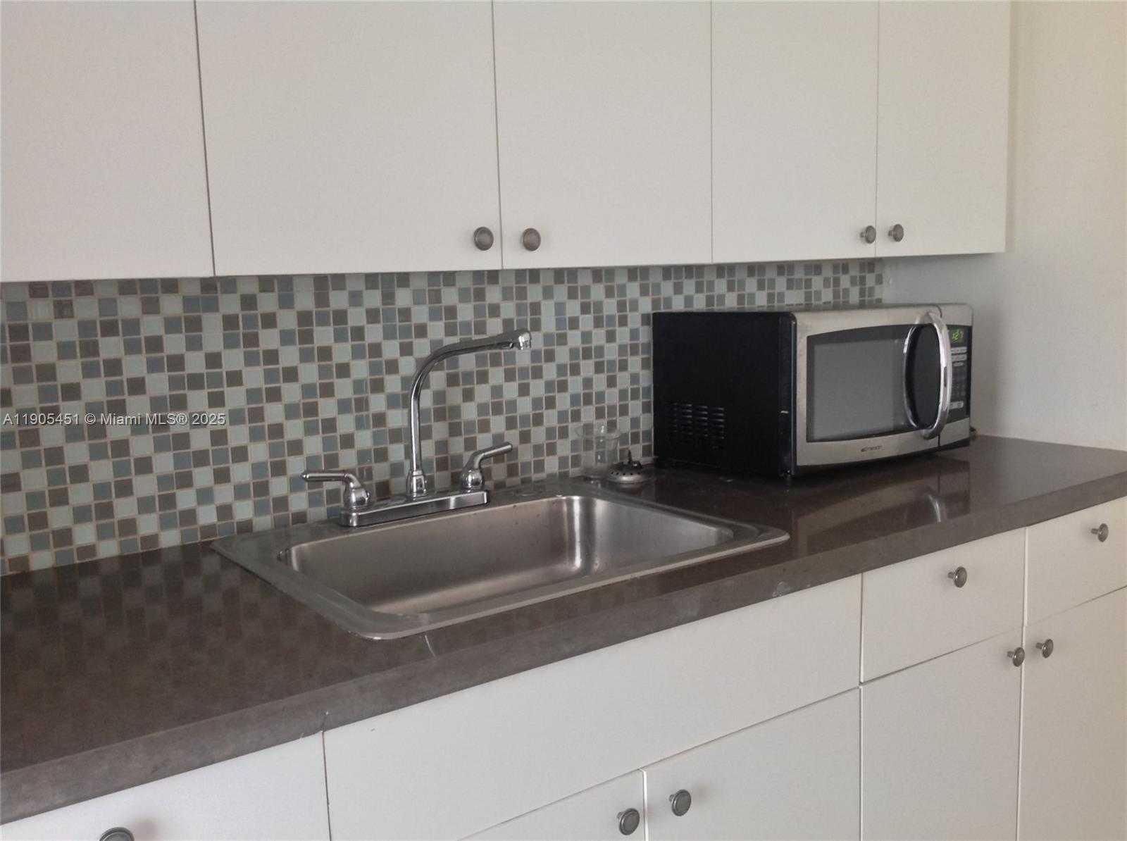 Small Image of 1816 MCKINLEY ST #12A, Hollywood Number 5