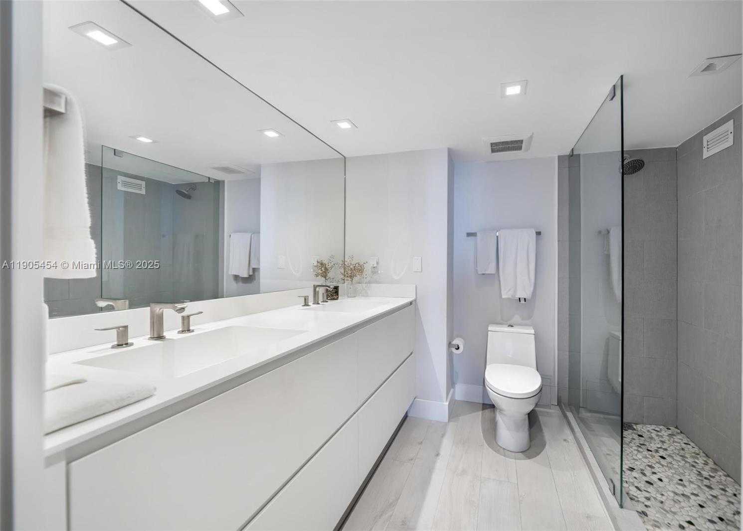 Small Image of 2301 COLLINS AVE #1414/1415, Miami Beach Number 11