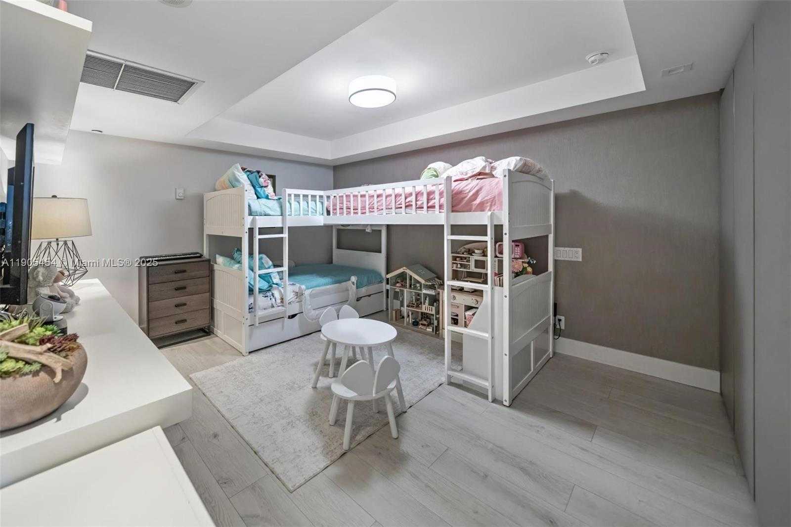 Small Image of 2301 COLLINS AVE #1414/1415, Miami Beach Number 12