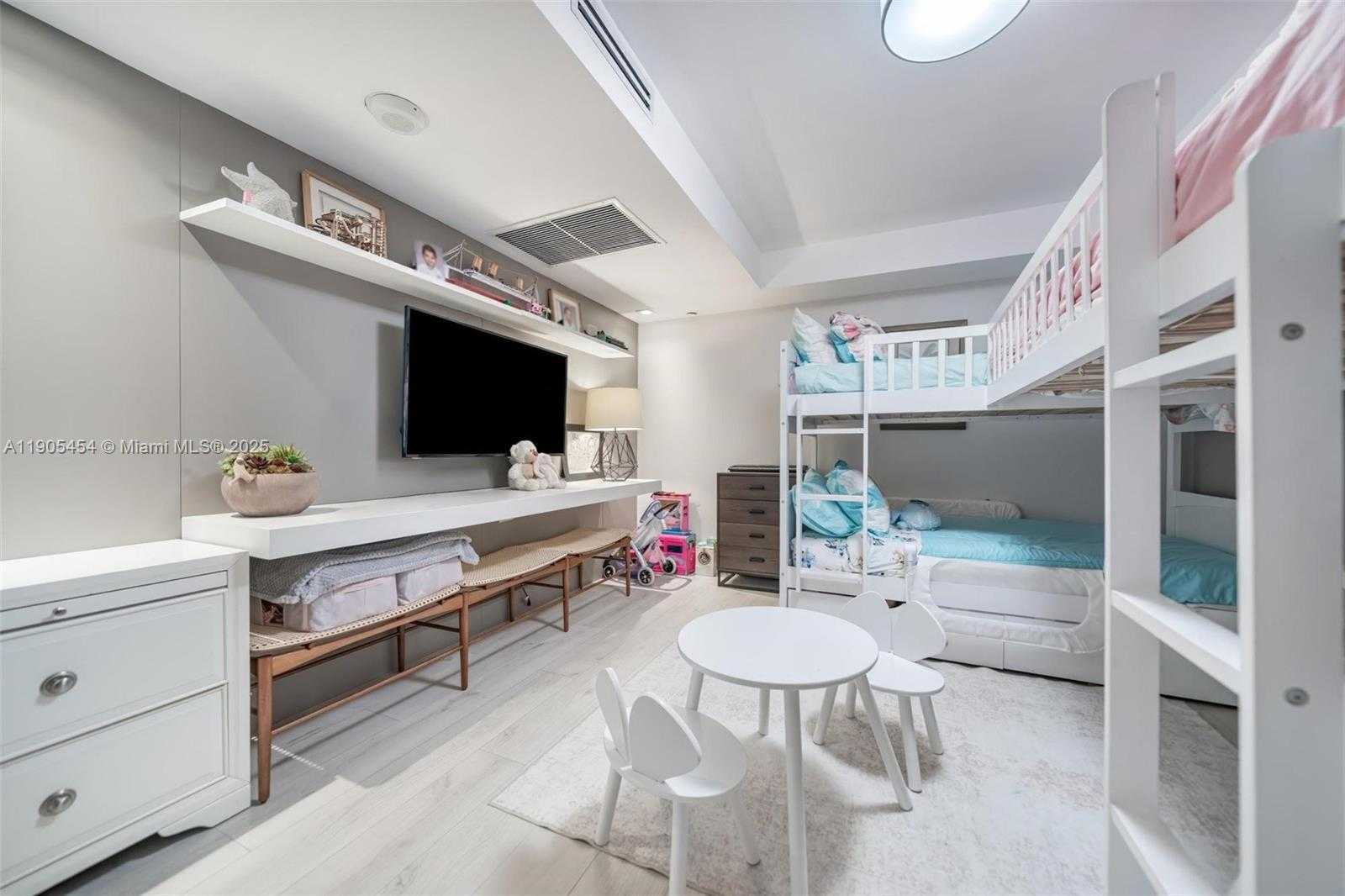 Small Image of 2301 COLLINS AVE #1414/1415, Miami Beach Number 13