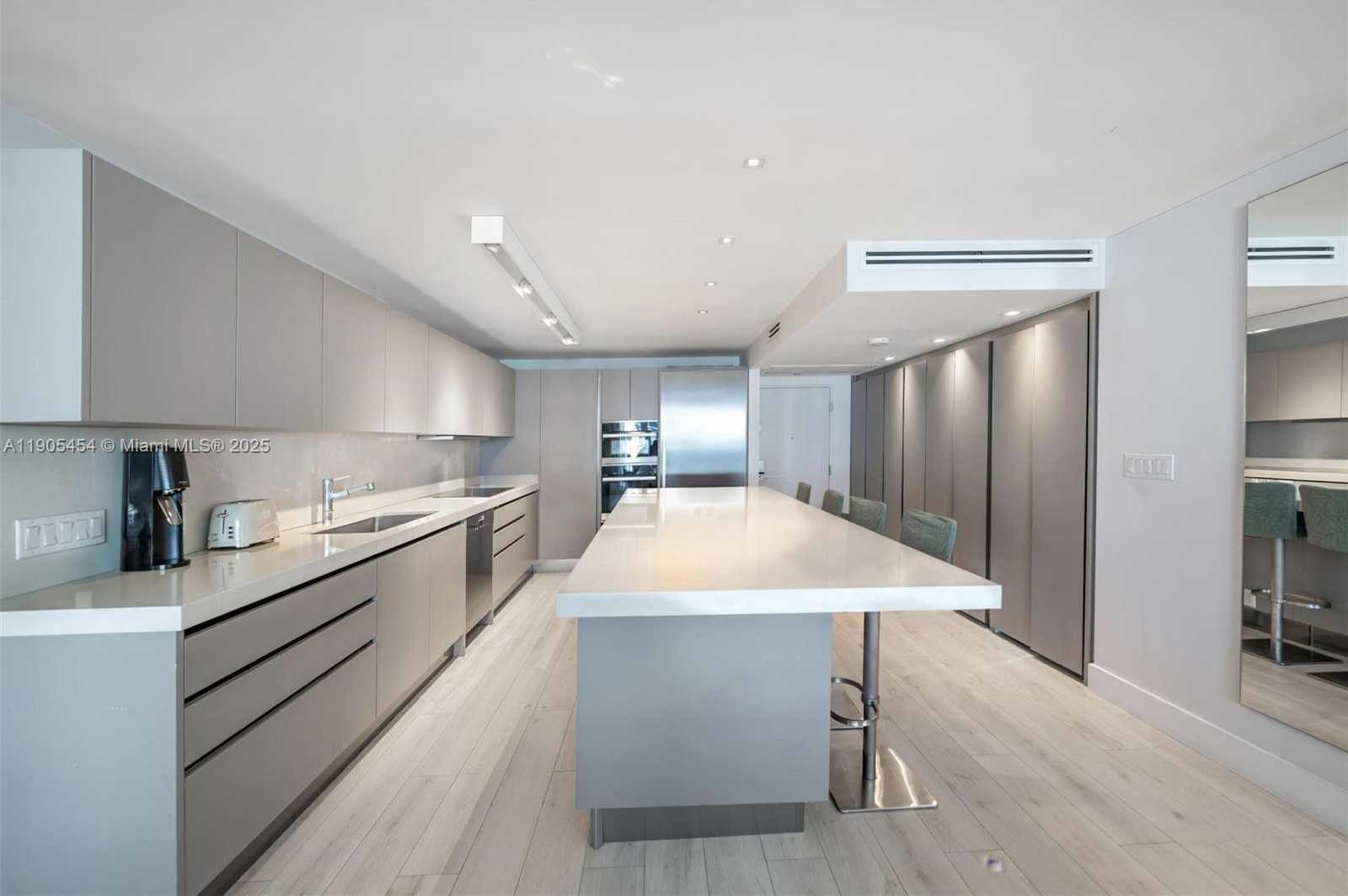 Small Image of 2301 COLLINS AVE #1414/1415, Miami Beach Number 17