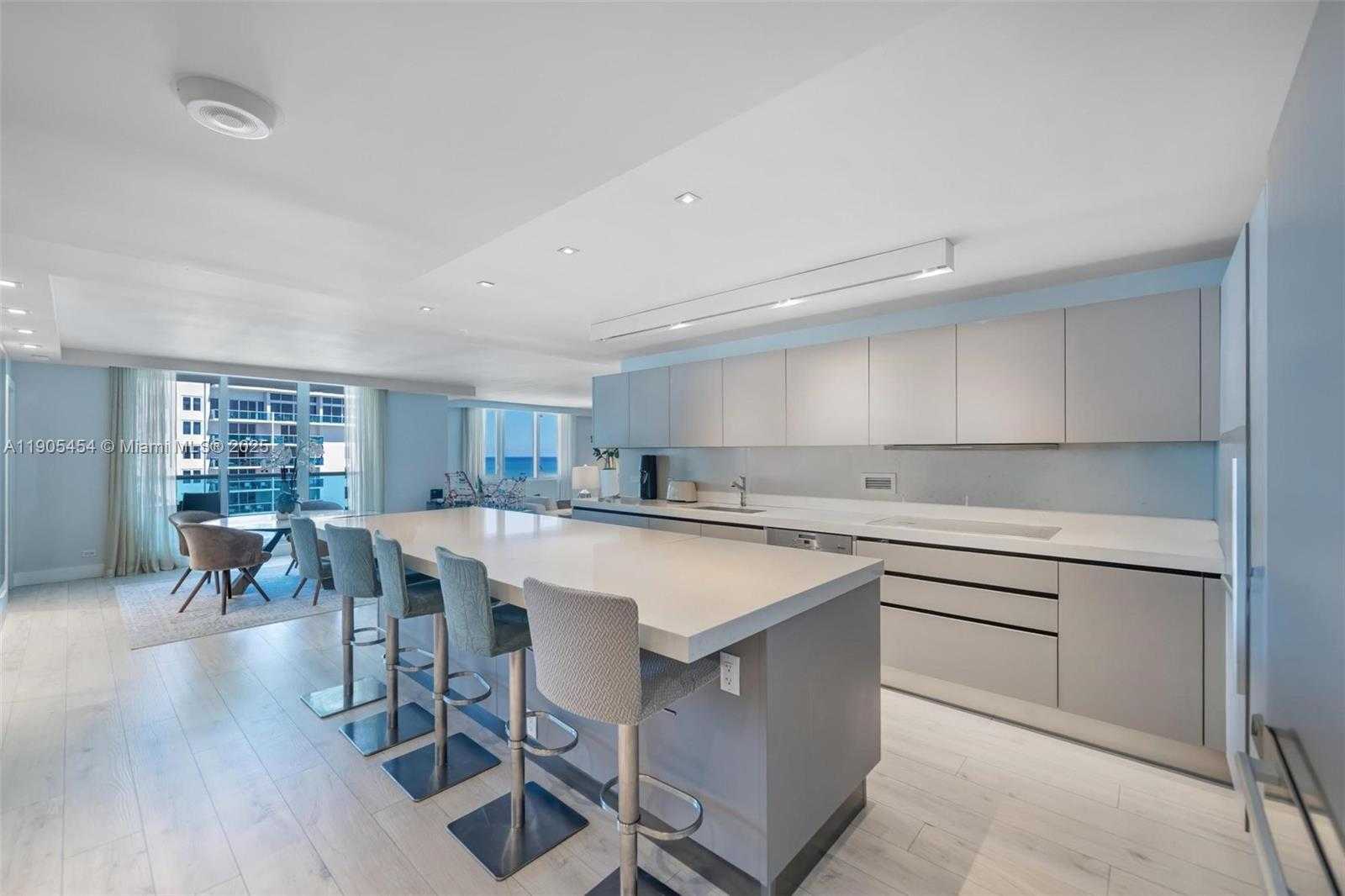 Small Image of 2301 COLLINS AVE #1414/1415, Miami Beach Number 18
