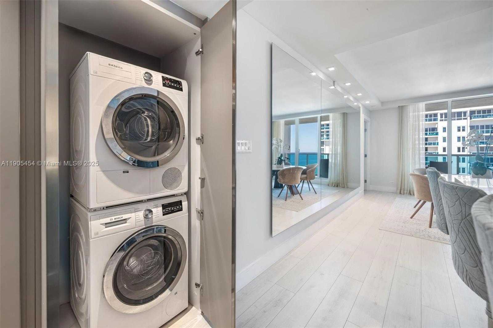 Small Image of 2301 COLLINS AVE #1414/1415, Miami Beach Number 19