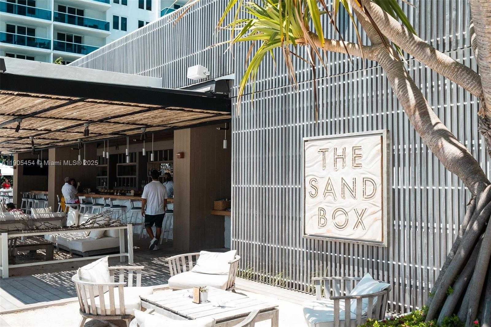 Small Image of 2301 COLLINS AVE #1414/1415, Miami Beach Number 37