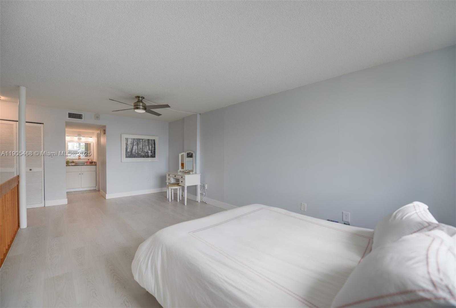 Small Image of 17800 ATLANTIC BLVD #PH9, Sunny Isles Beach Number 16