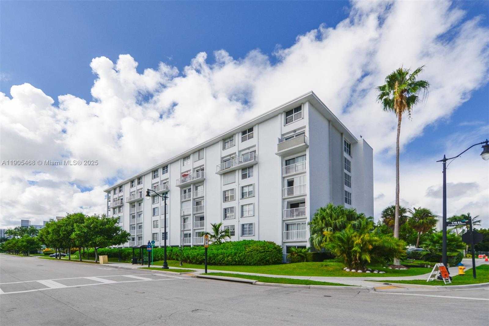 Small Image of 17800 ATLANTIC BLVD #PH9, Sunny Isles Beach Number 27