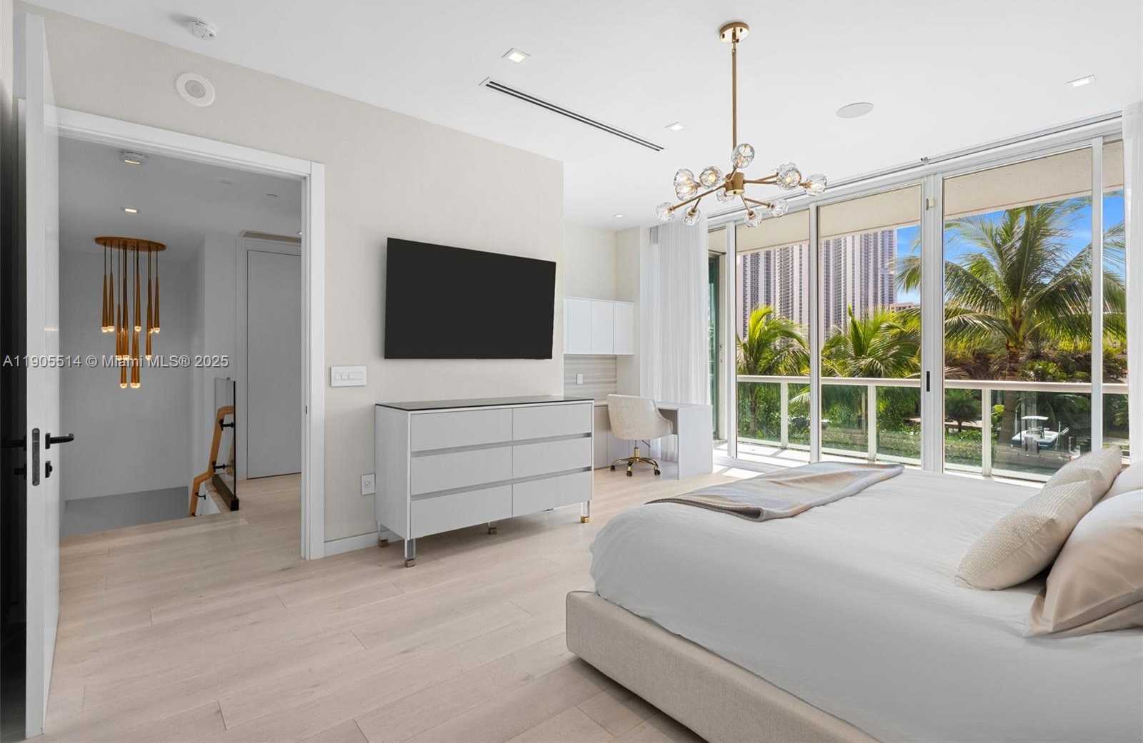 Small Image of 16500 COLLINS AVE #TH-8, Sunny Isles Beach Number 11