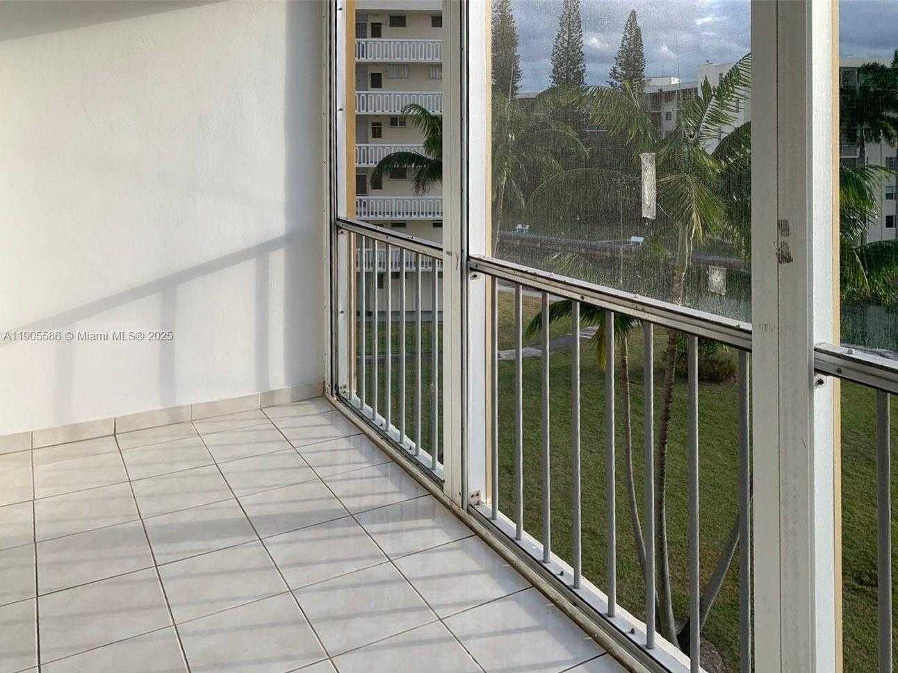 Small Image of 2855 LEONARD DR #H404, Aventura Number 12