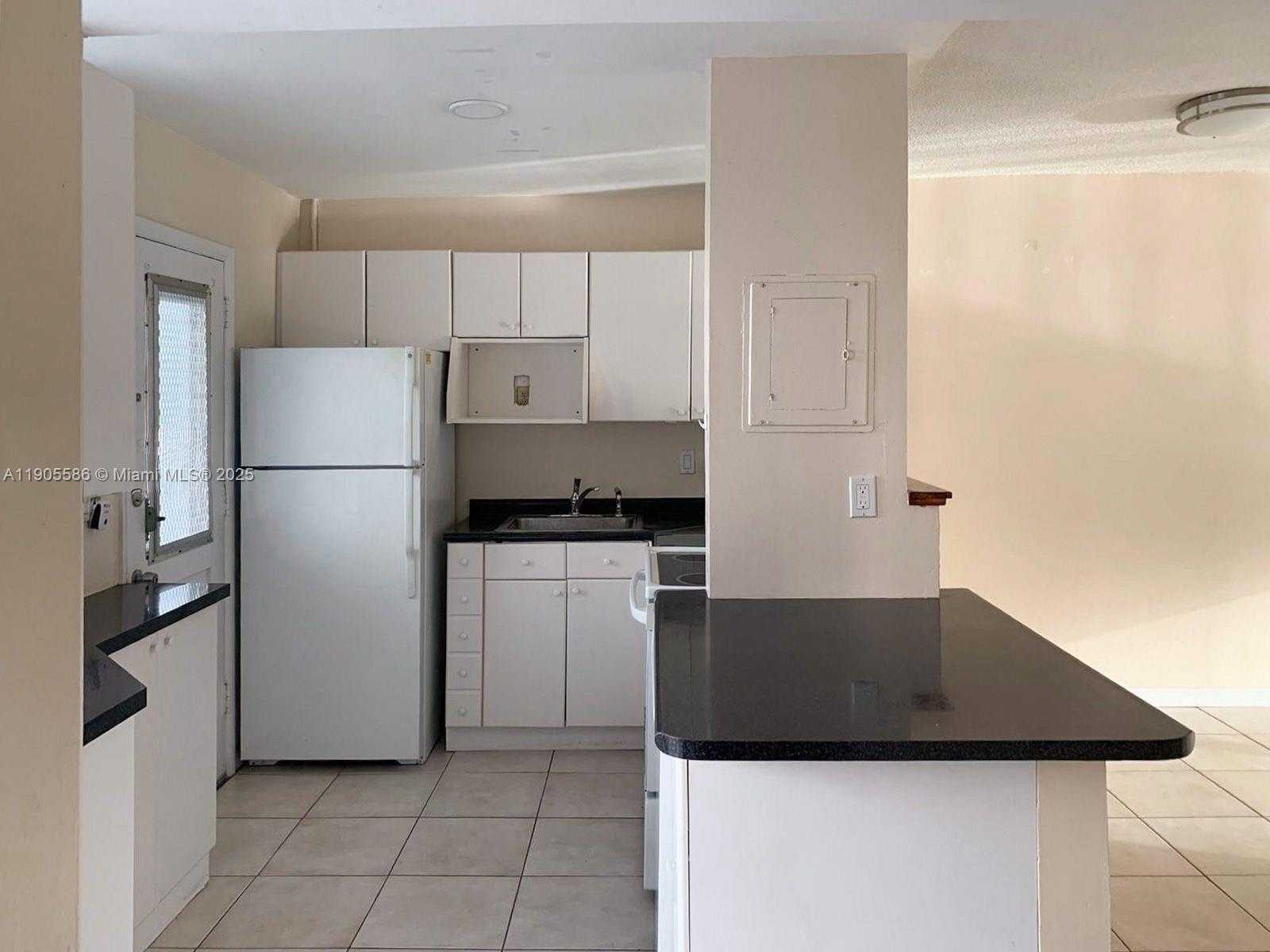 Small Image of 2855 LEONARD DR #H404, Aventura Number 5