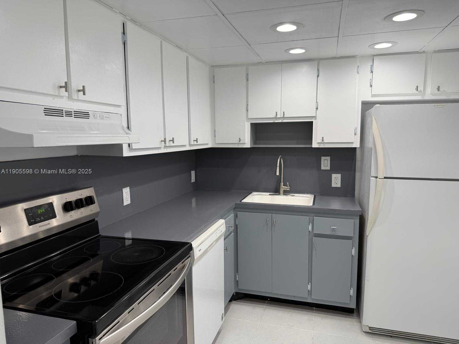 Small Image of 100 BAYVIEW DR #412, Sunny Isles Beach Number 10