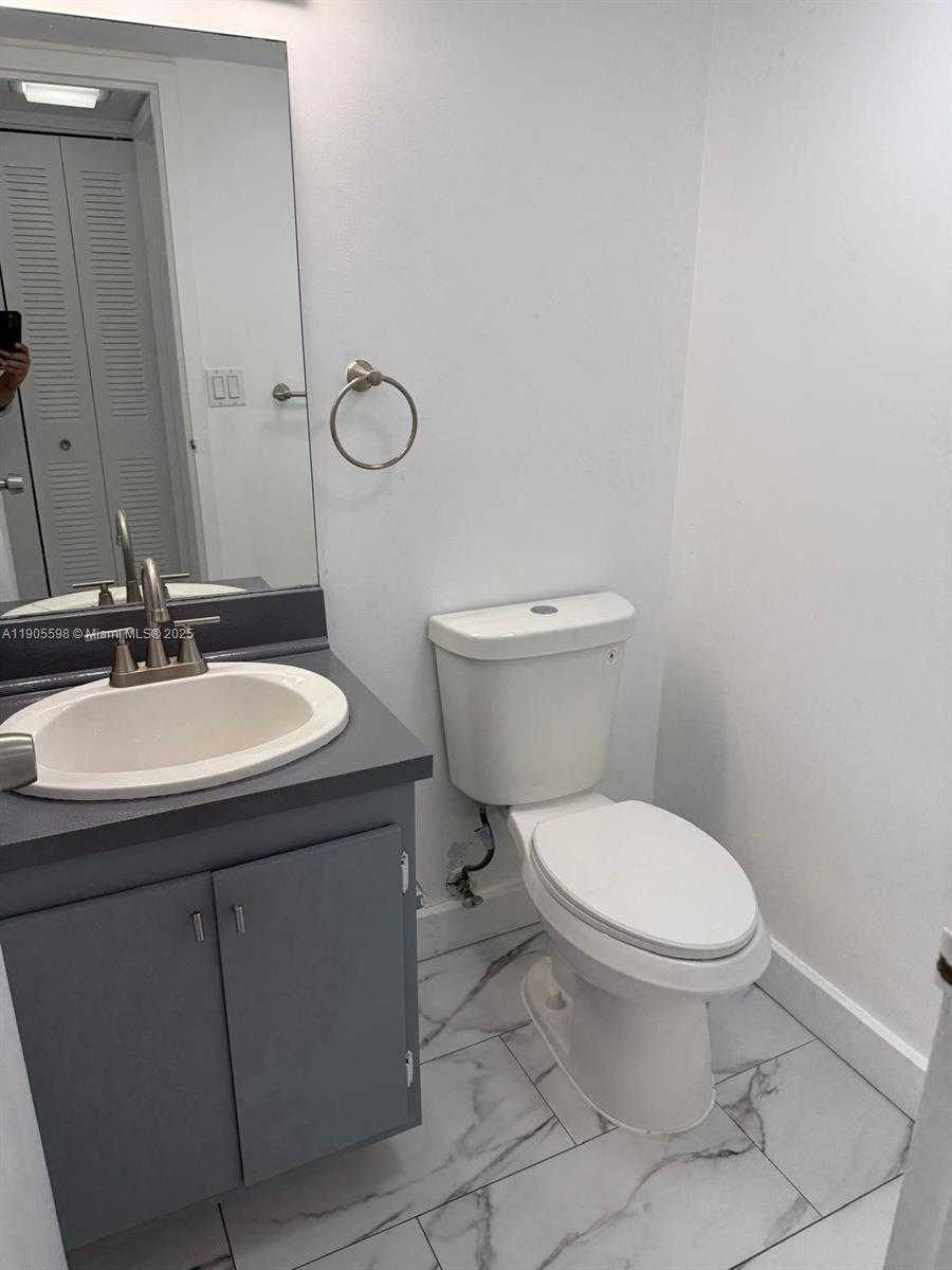 Small Image of 100 BAYVIEW DR #412, Sunny Isles Beach Number 12