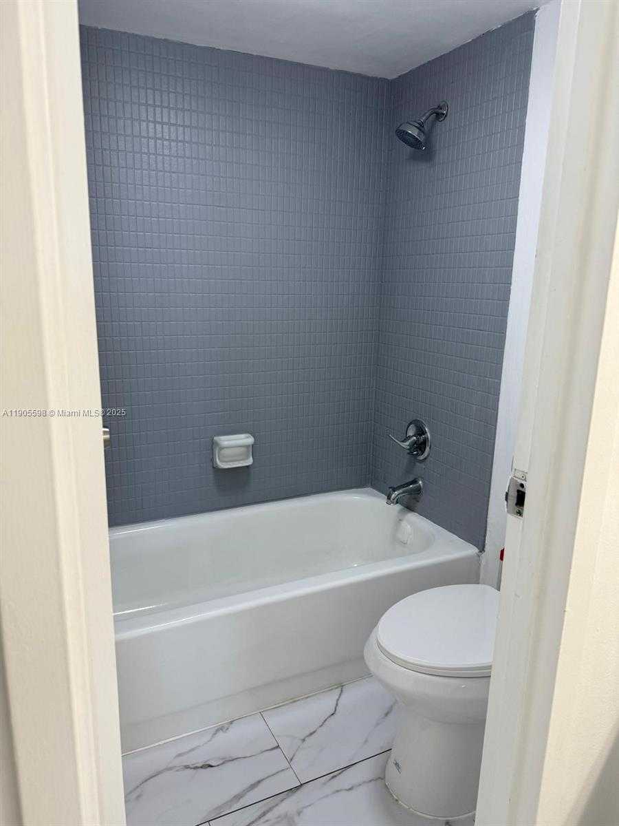 Small Image of 100 BAYVIEW DR #412, Sunny Isles Beach Number 13