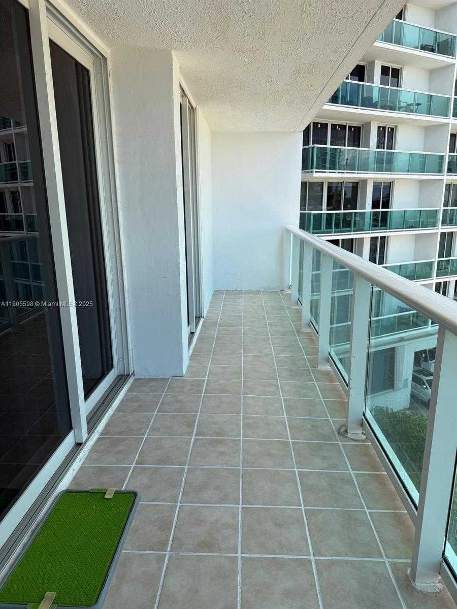 Small Image of 100 BAYVIEW DR #412, Sunny Isles Beach Number 14