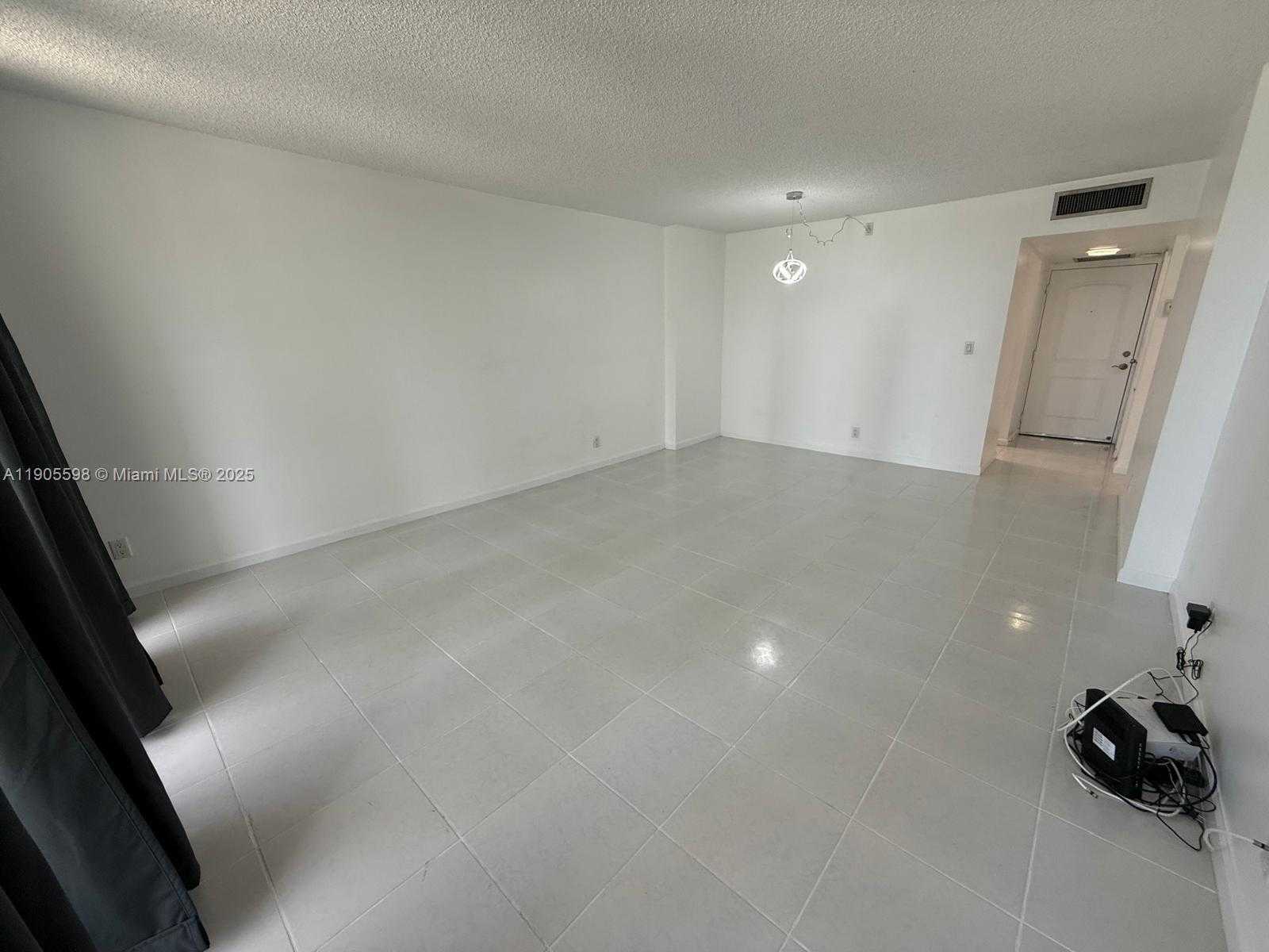 Small Image of 100 BAYVIEW DR #412, Sunny Isles Beach Number 5