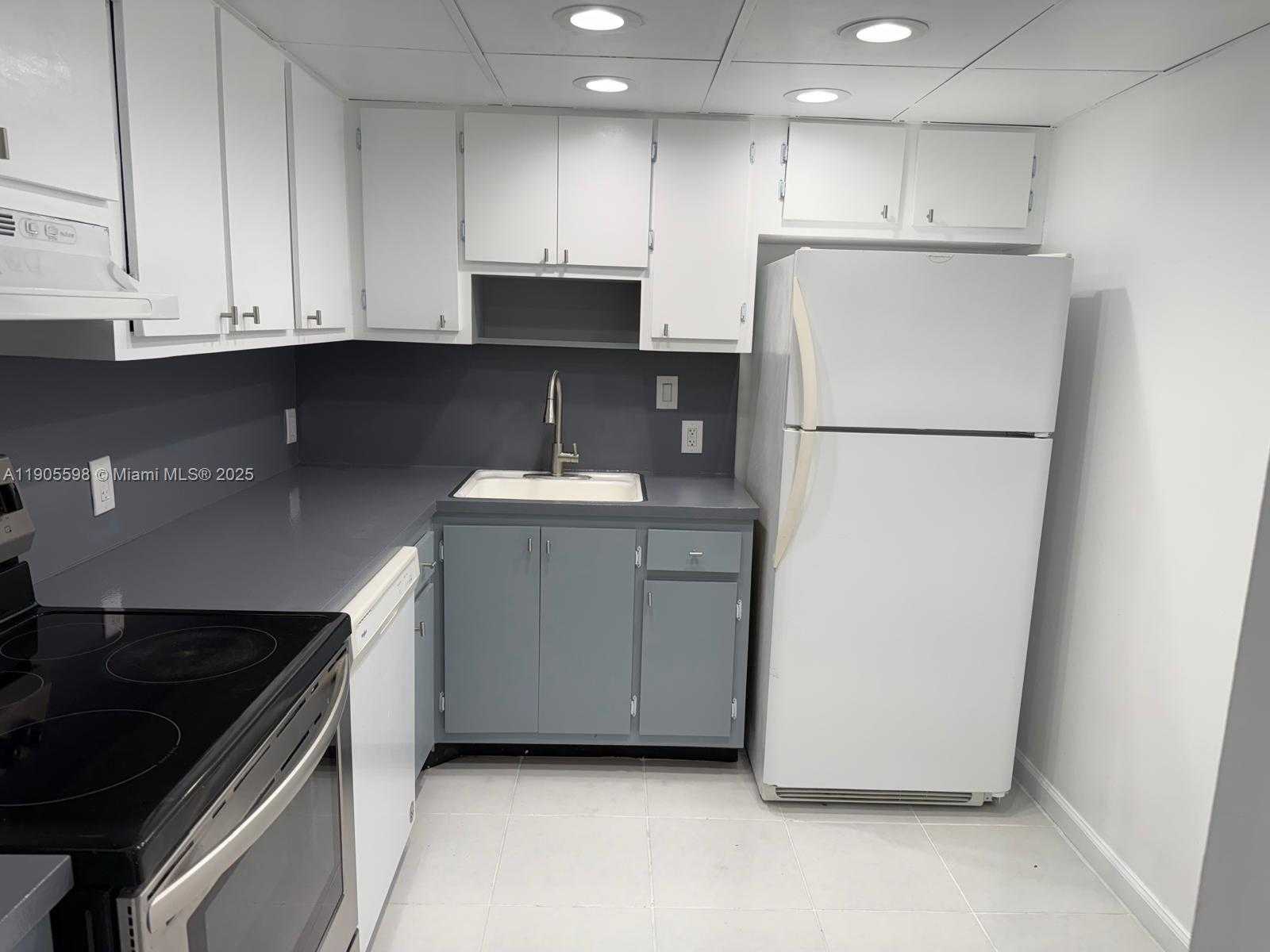 Small Image of 100 BAYVIEW DR #412, Sunny Isles Beach Number 9