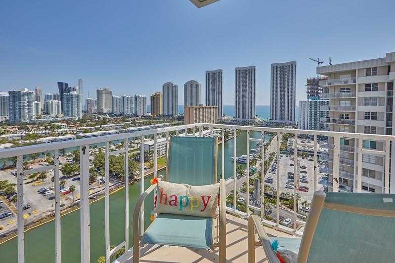 Small Image of 500 BAYVIEW DR #2031, Sunny Isles Beach Number 1