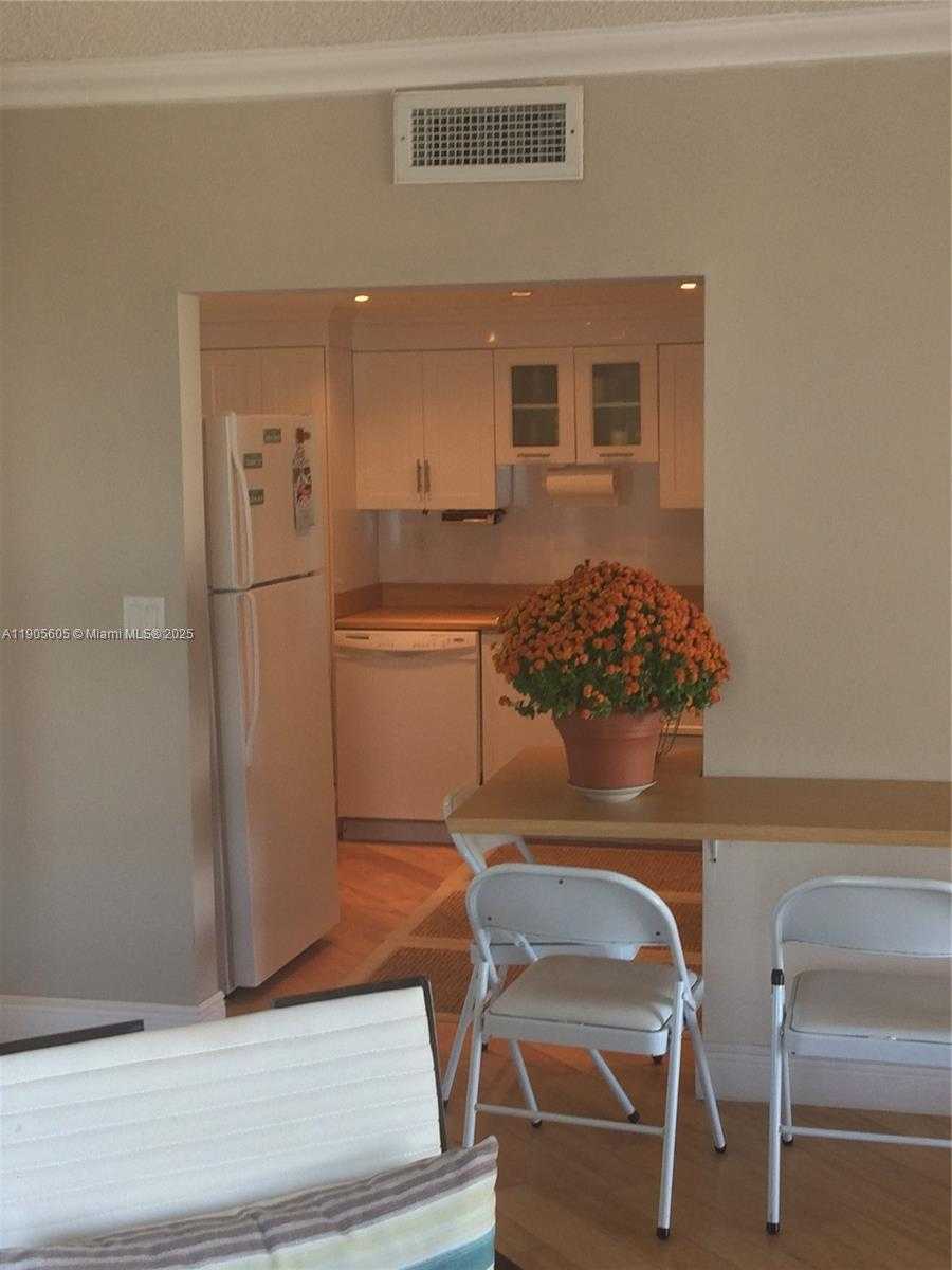 Small Image of 500 BAYVIEW DR #2031, Sunny Isles Beach Number 12