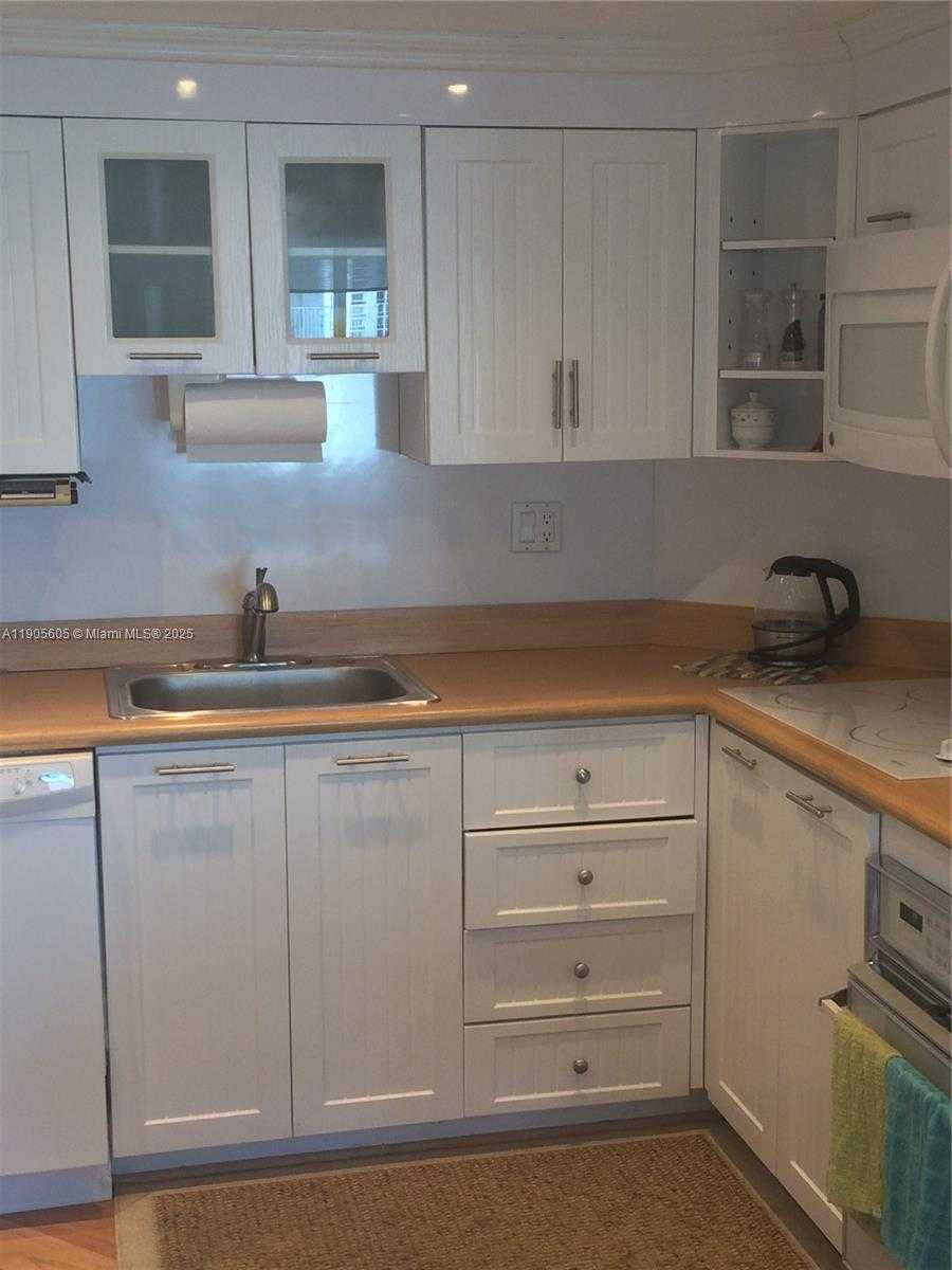 Small Image of 500 BAYVIEW DR #2031, Sunny Isles Beach Number 20