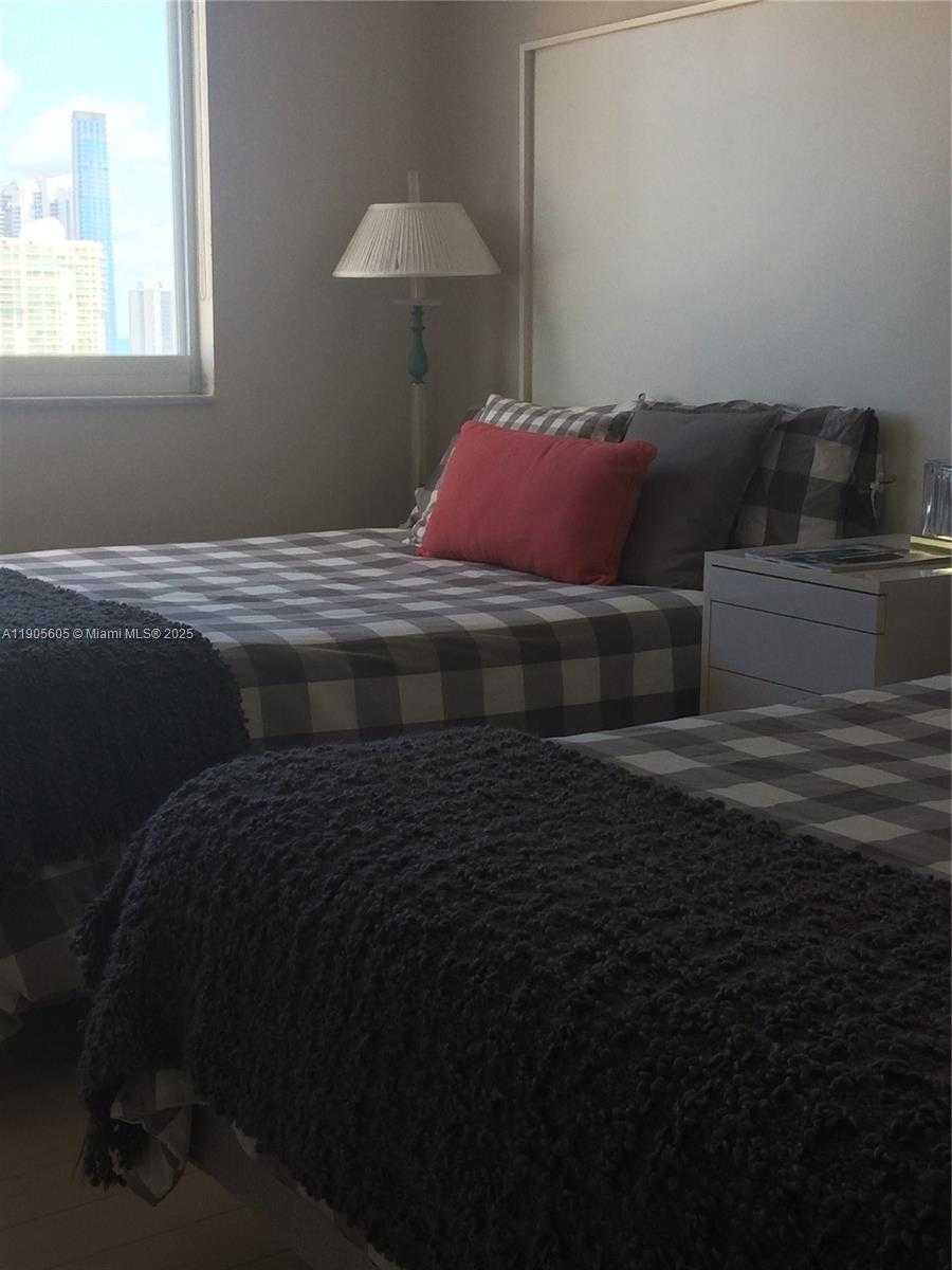 Small Image of 500 BAYVIEW DR #2031, Sunny Isles Beach Number 3