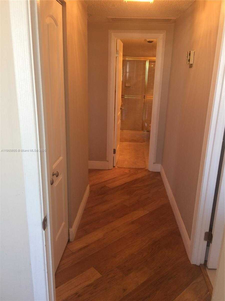 Small Image of 500 BAYVIEW DR #2031, Sunny Isles Beach Number 32