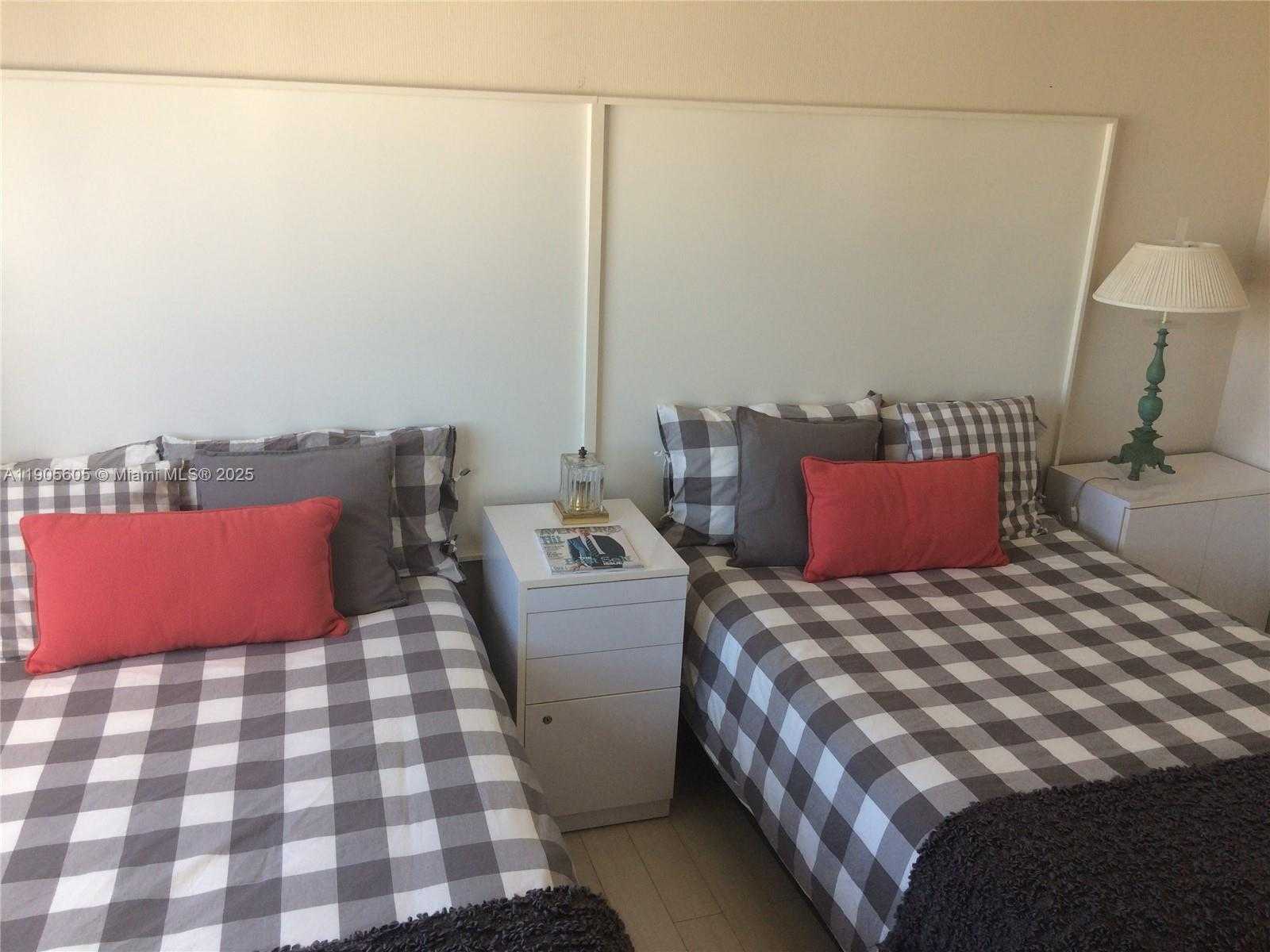 Small Image of 500 BAYVIEW DR #2031, Sunny Isles Beach Number 6