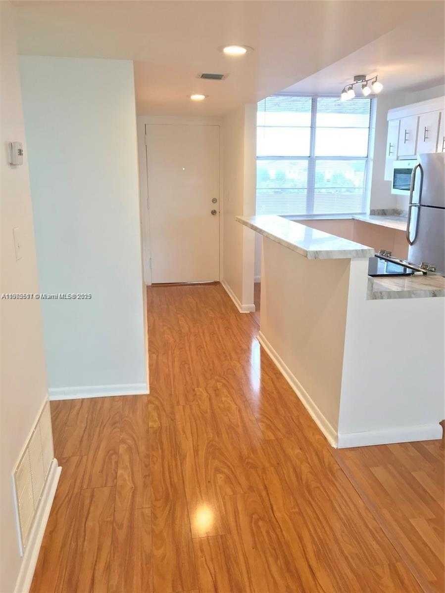 Small Image of 250 JACARANDA DR #402, Plantation Number 3