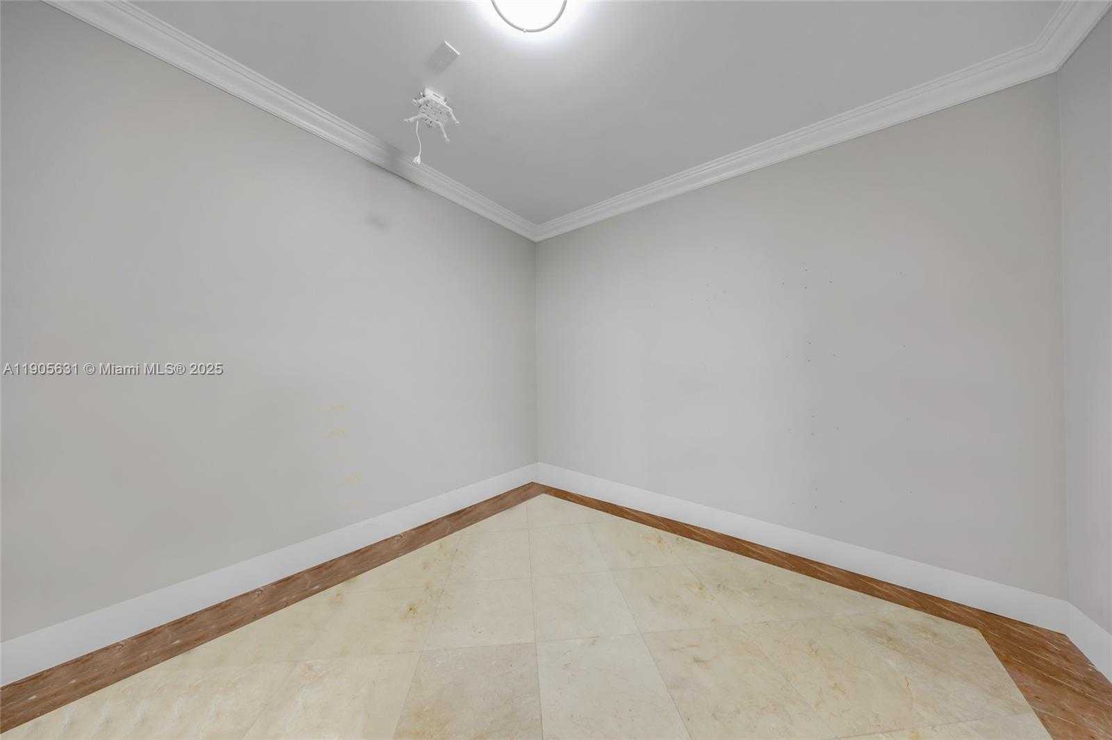 Small Image of 7901 HISPANOLA AVE #608, North Bay Village Number 31