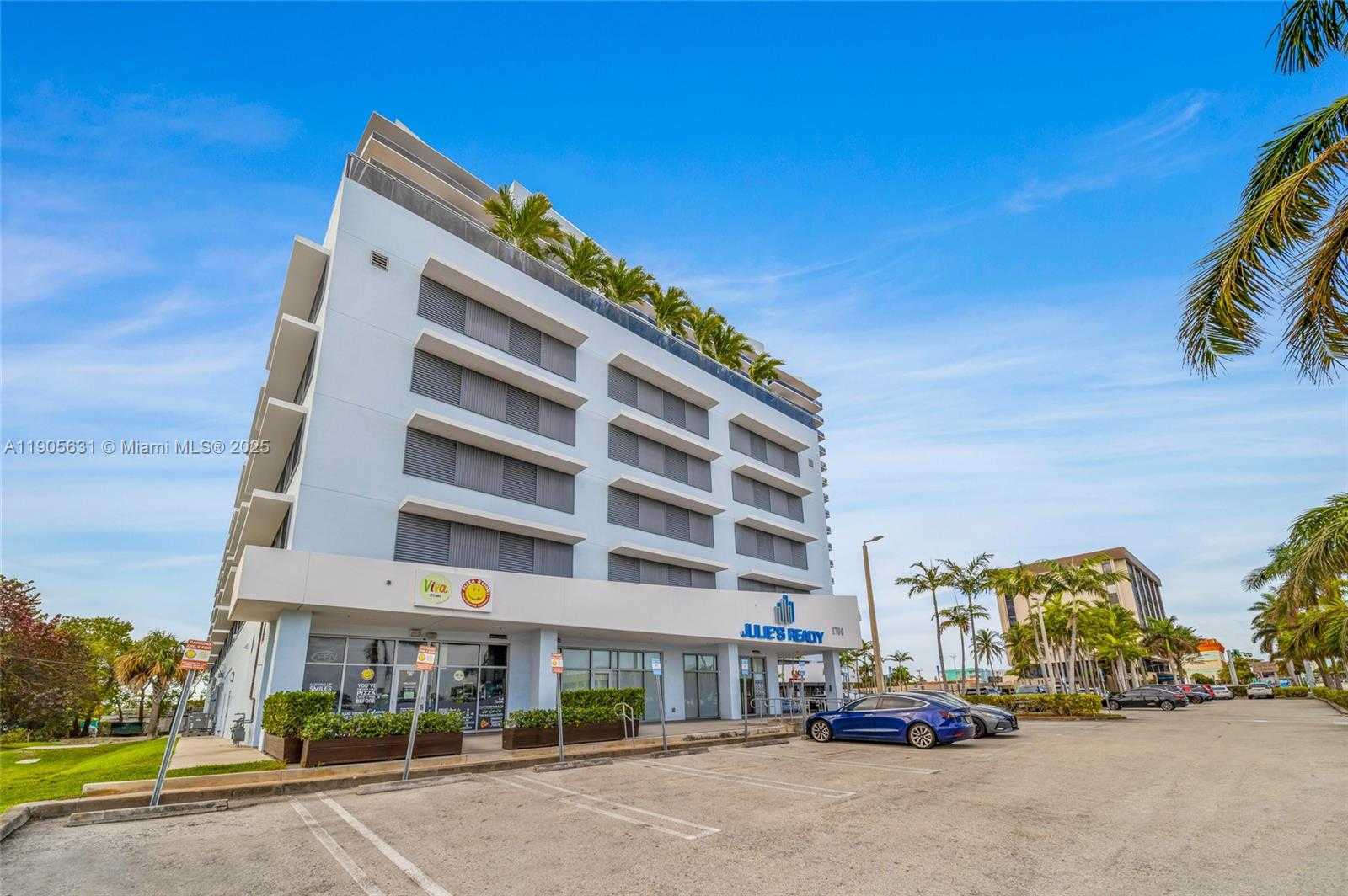 Small Image of 7901 HISPANOLA AVE #608, North Bay Village Number 39