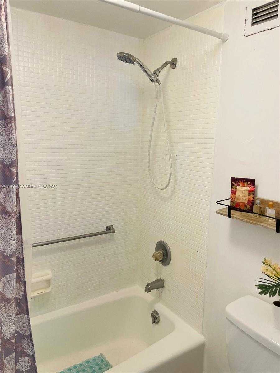 Small Image of 2899 COLLINS AVE #648, Miami Beach Number 19