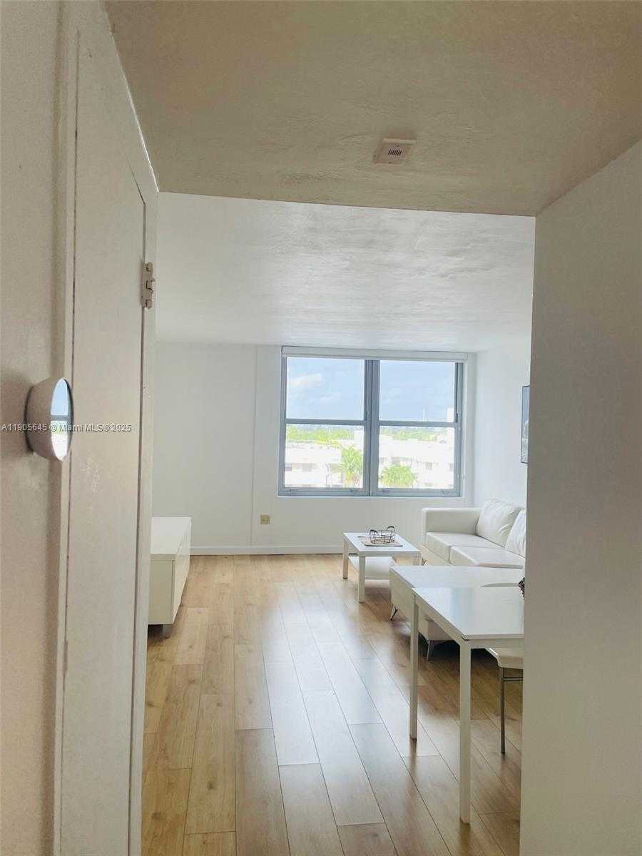 Small Image of 2899 COLLINS AVE #648, Miami Beach Number 3