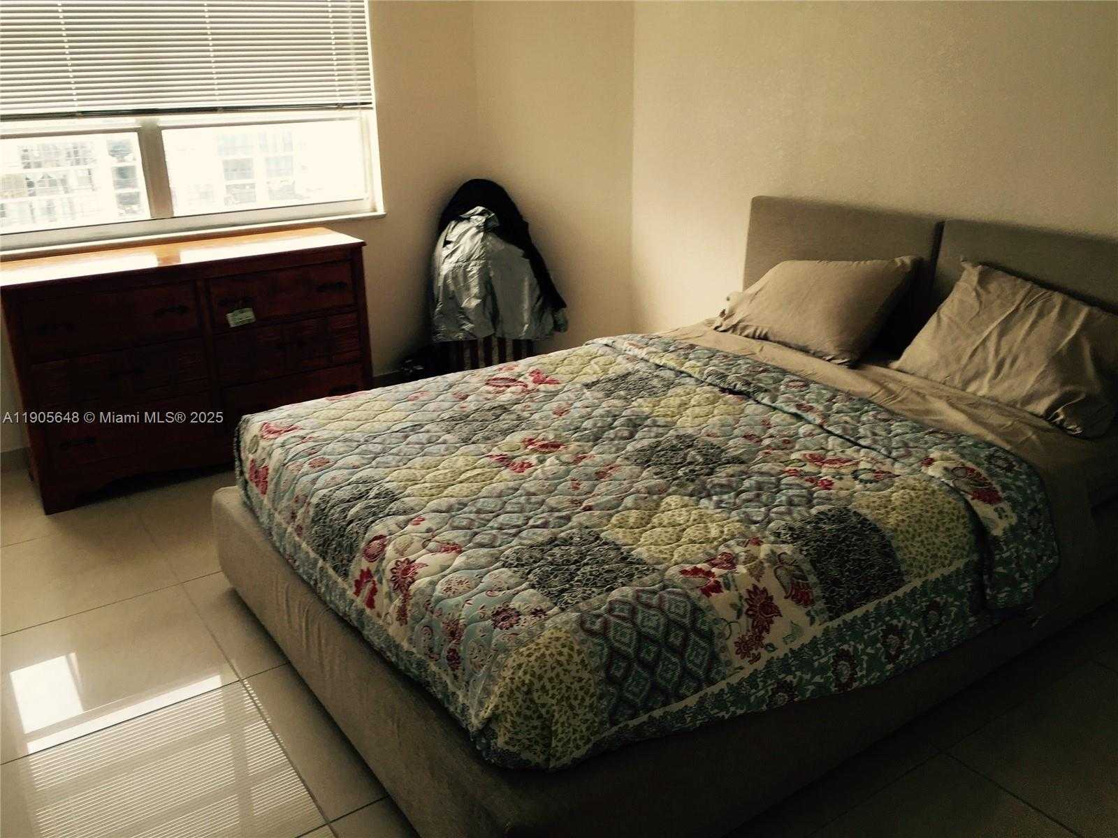 Small Image of 1985 SOUTH OCEAN DR #12J, Hallandale Beach Number 5