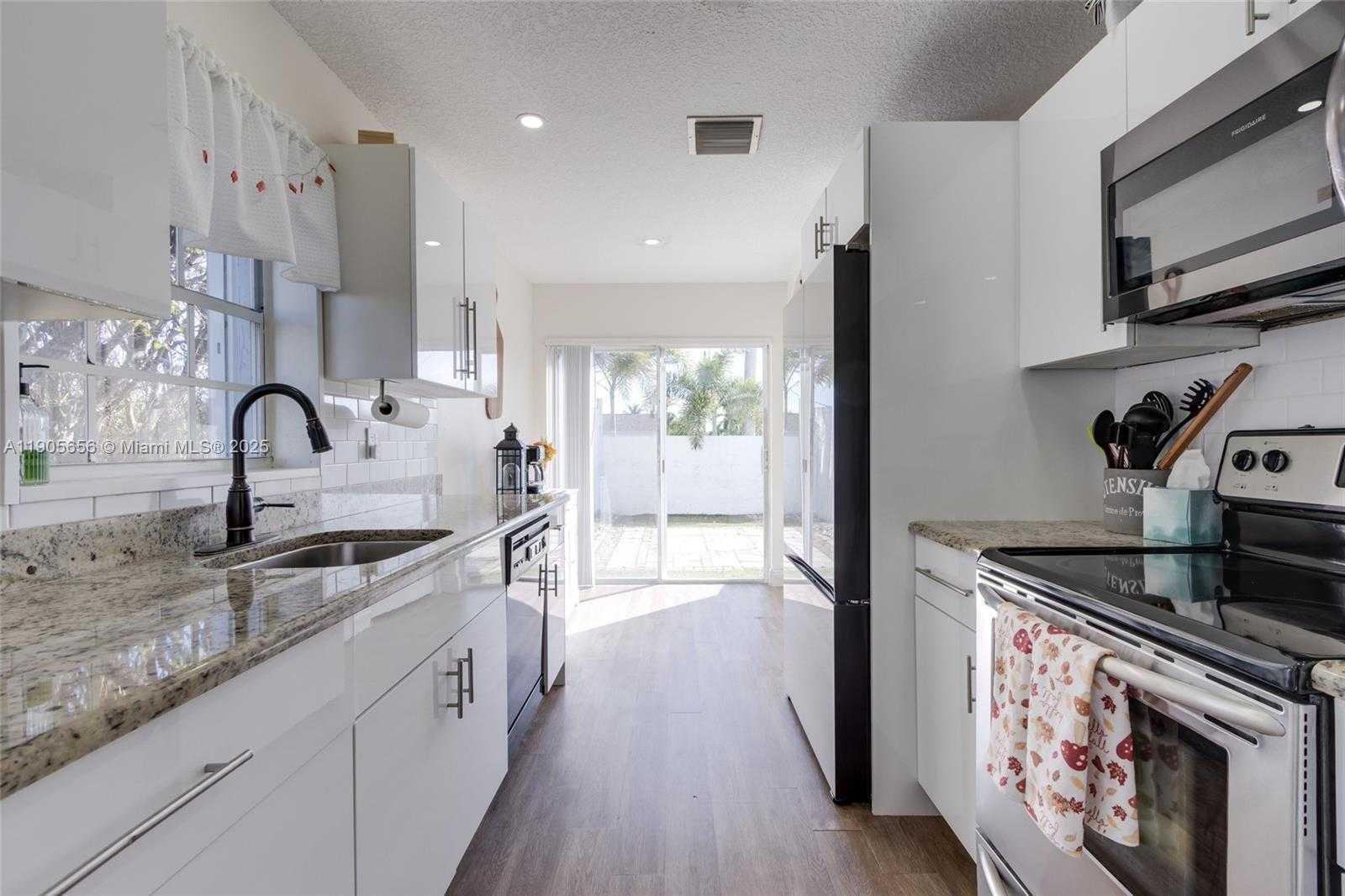 Small Image of 370 SOUTH EAST 2ND AVE #G1, Deerfield Beach Number 4