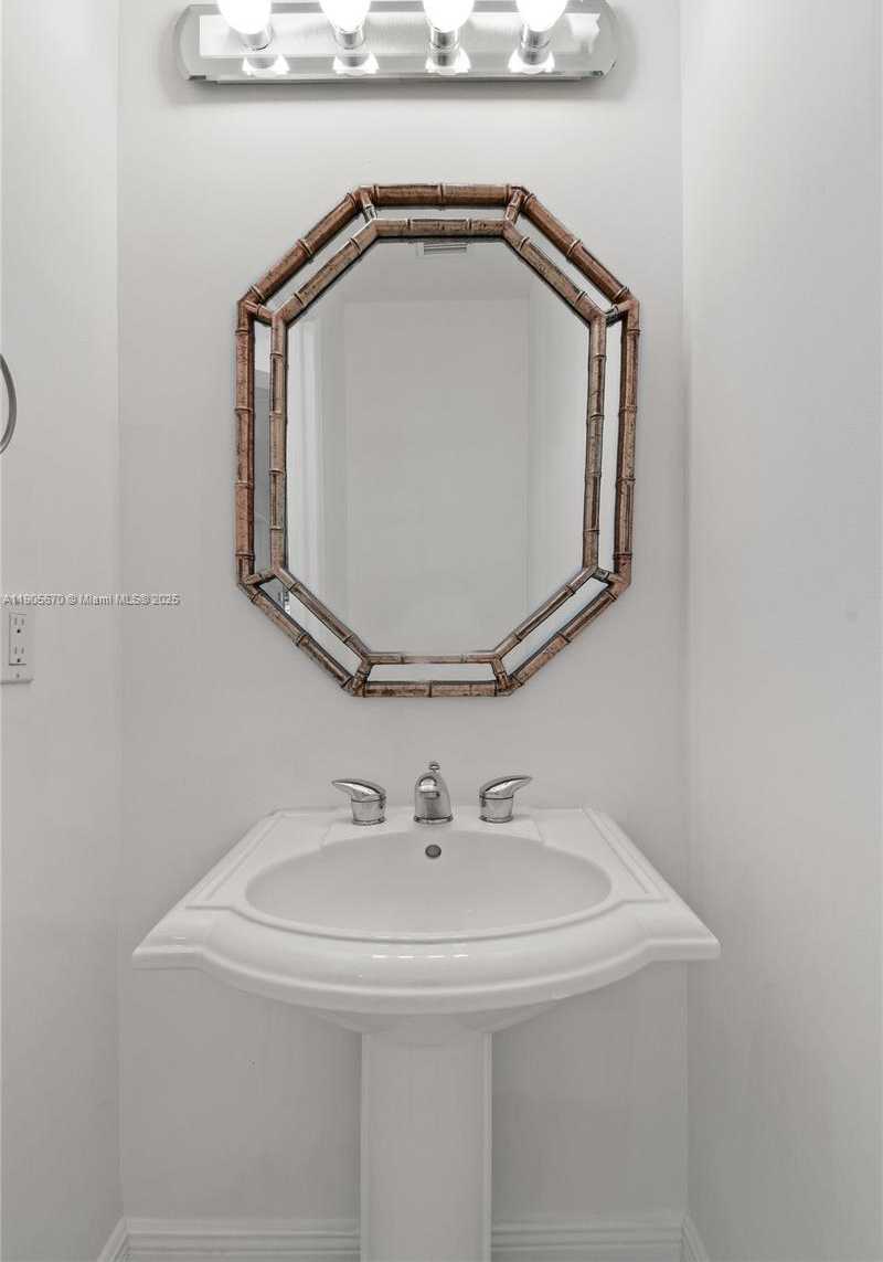 Small Image of 475 EAST OCEAN RIDGE WAY, Juno Beach Number 28