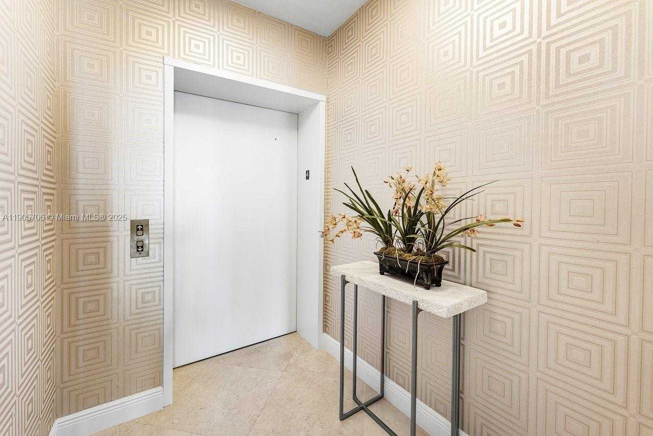 Small Image of 530 OCEAN DR #405, Juno Beach Number 4