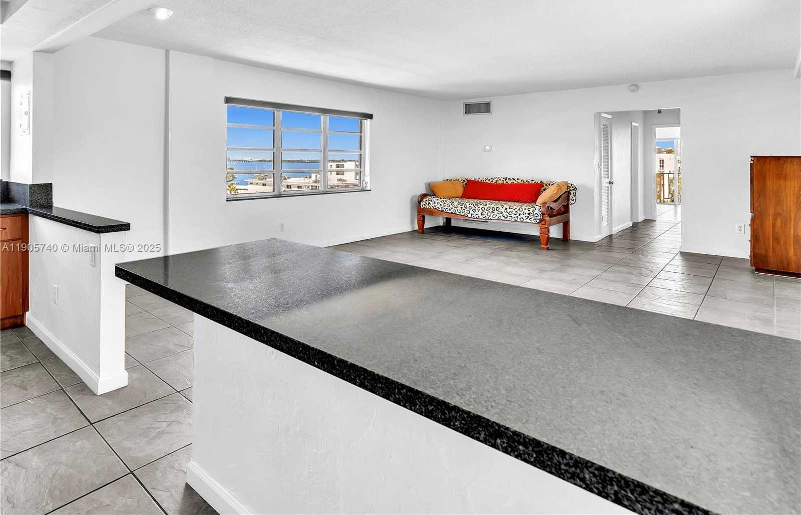 Small Image of 1340 LINCOLN RD #801, Miami Beach Number 6